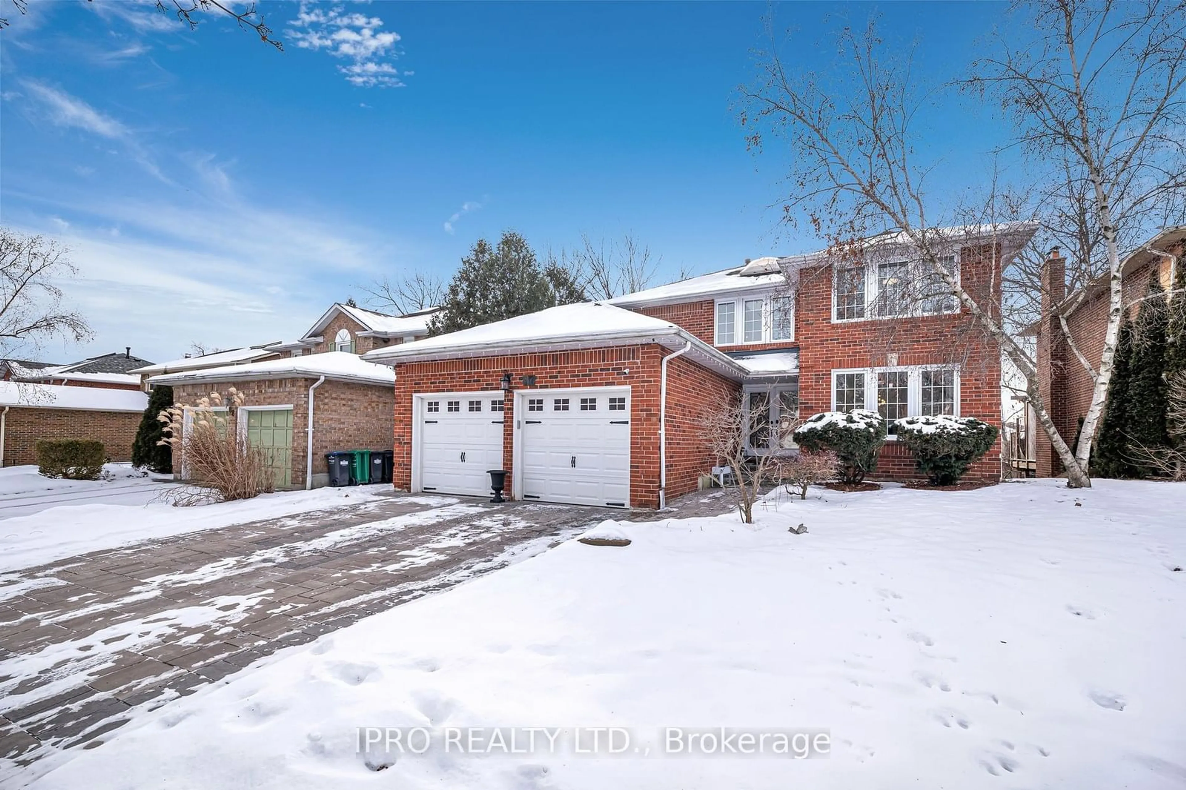 A pic from outside/outdoor area/front of a property/back of a property/a pic from drone, street for 66 Barr Cres, Brampton Ontario L6Z 3E2