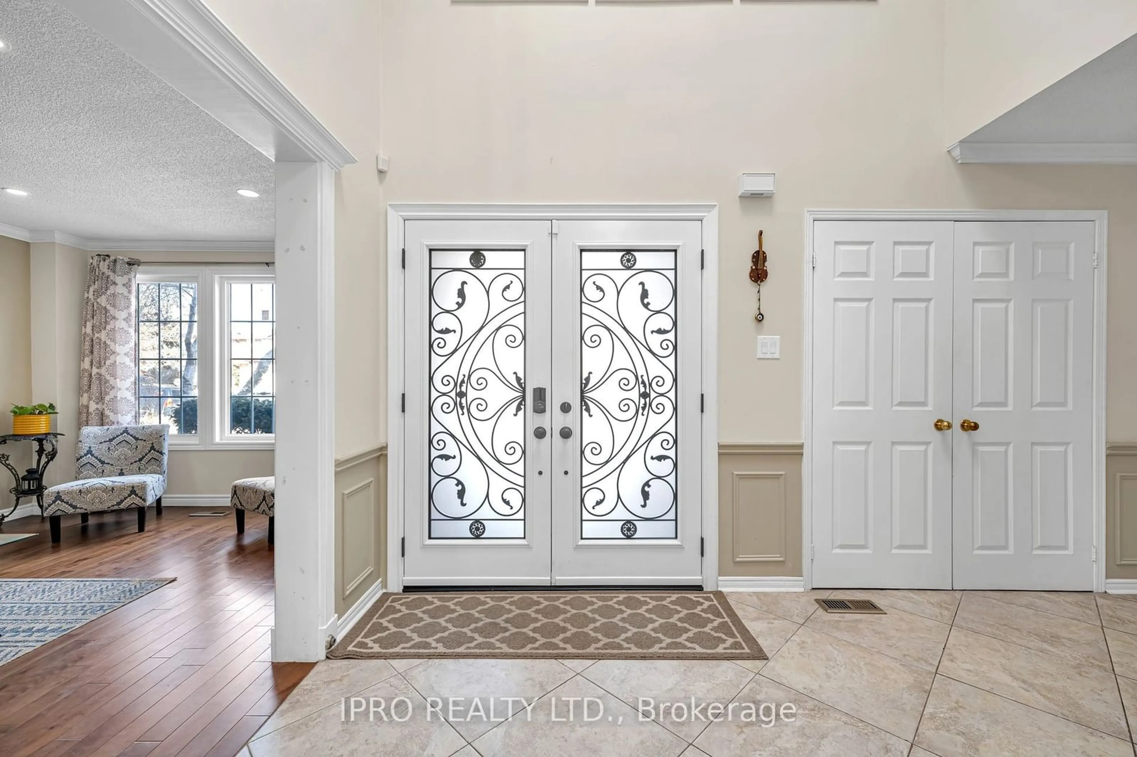 Indoor entryway for 66 Barr Cres, Brampton Ontario L6Z 3E2