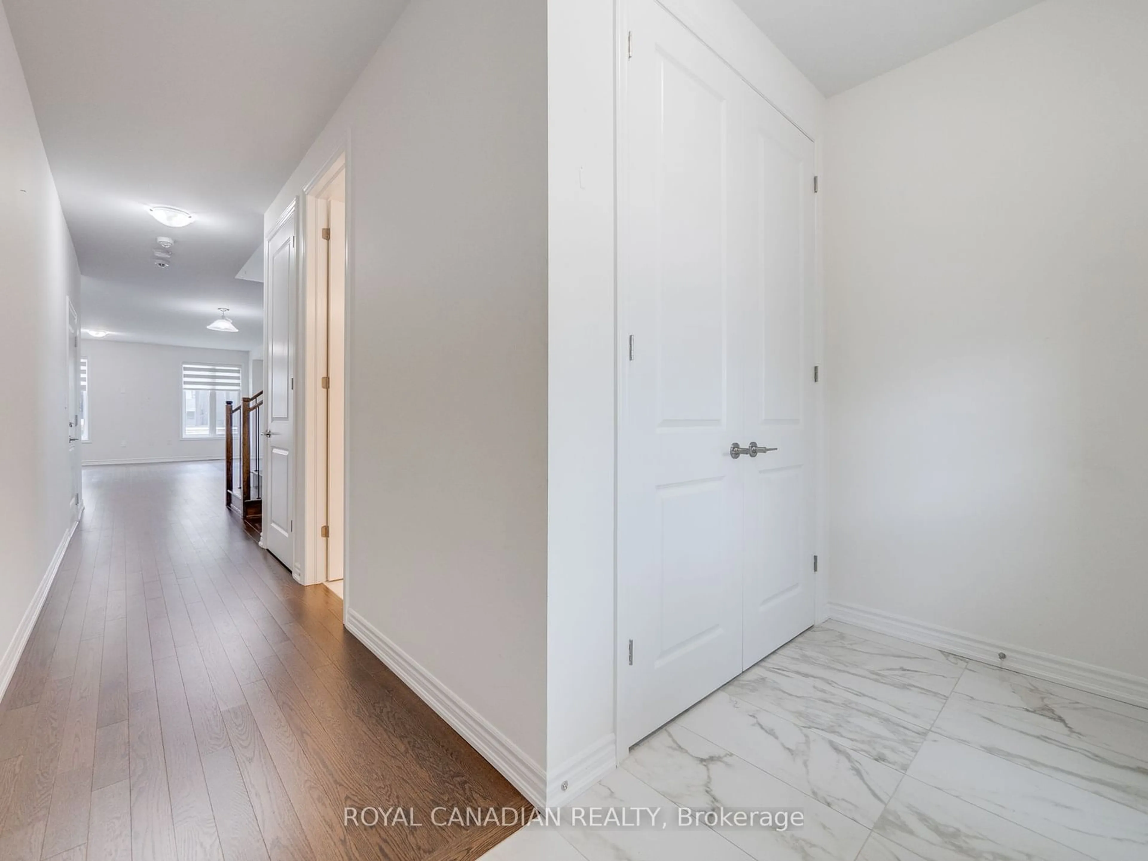 Indoor entryway for 476 Bergamot Ave, Milton Ontario L9E 1T8