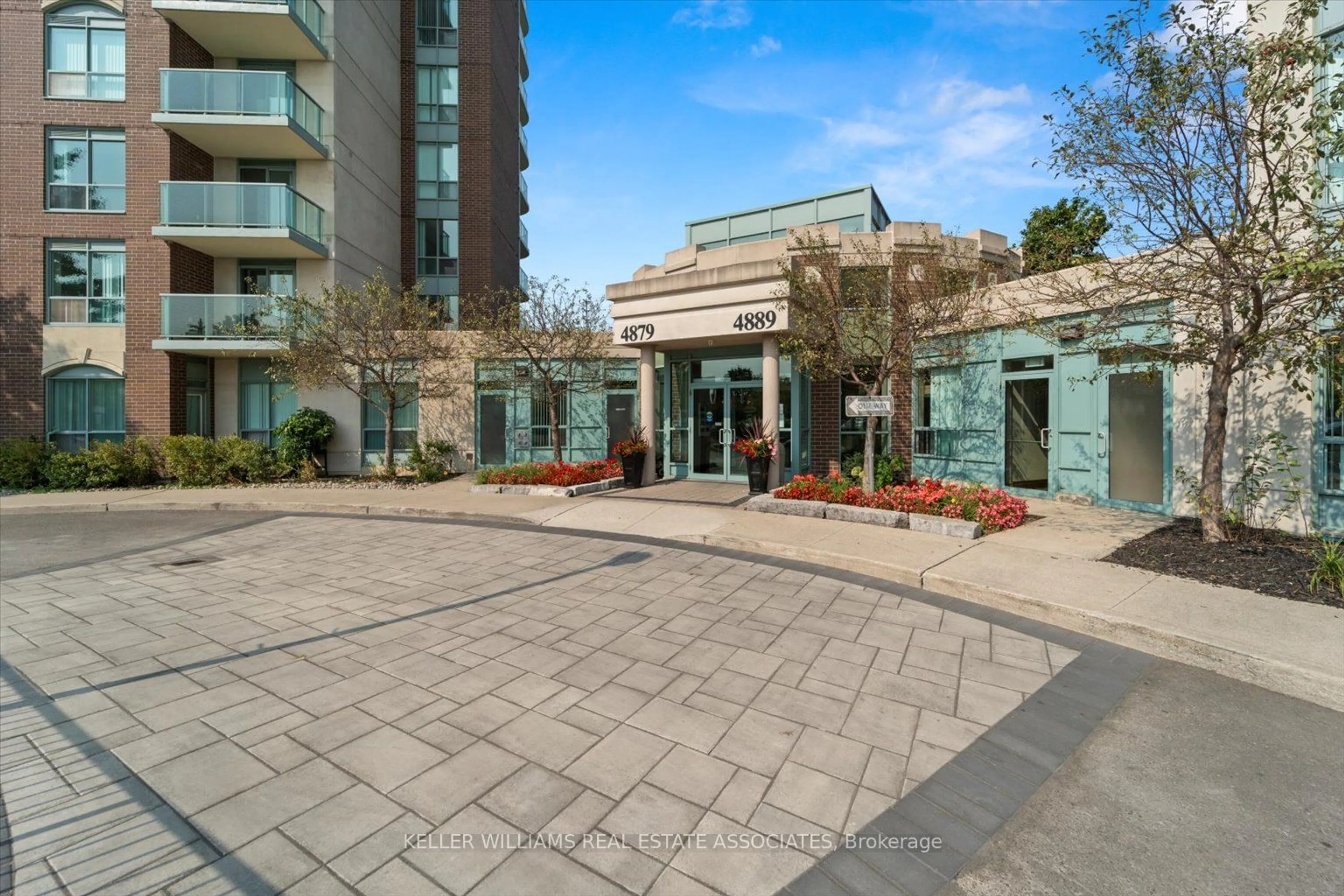 Patio, street for 4879 Kimbermount Ave #401, Mississauga Ontario L5M 7R8