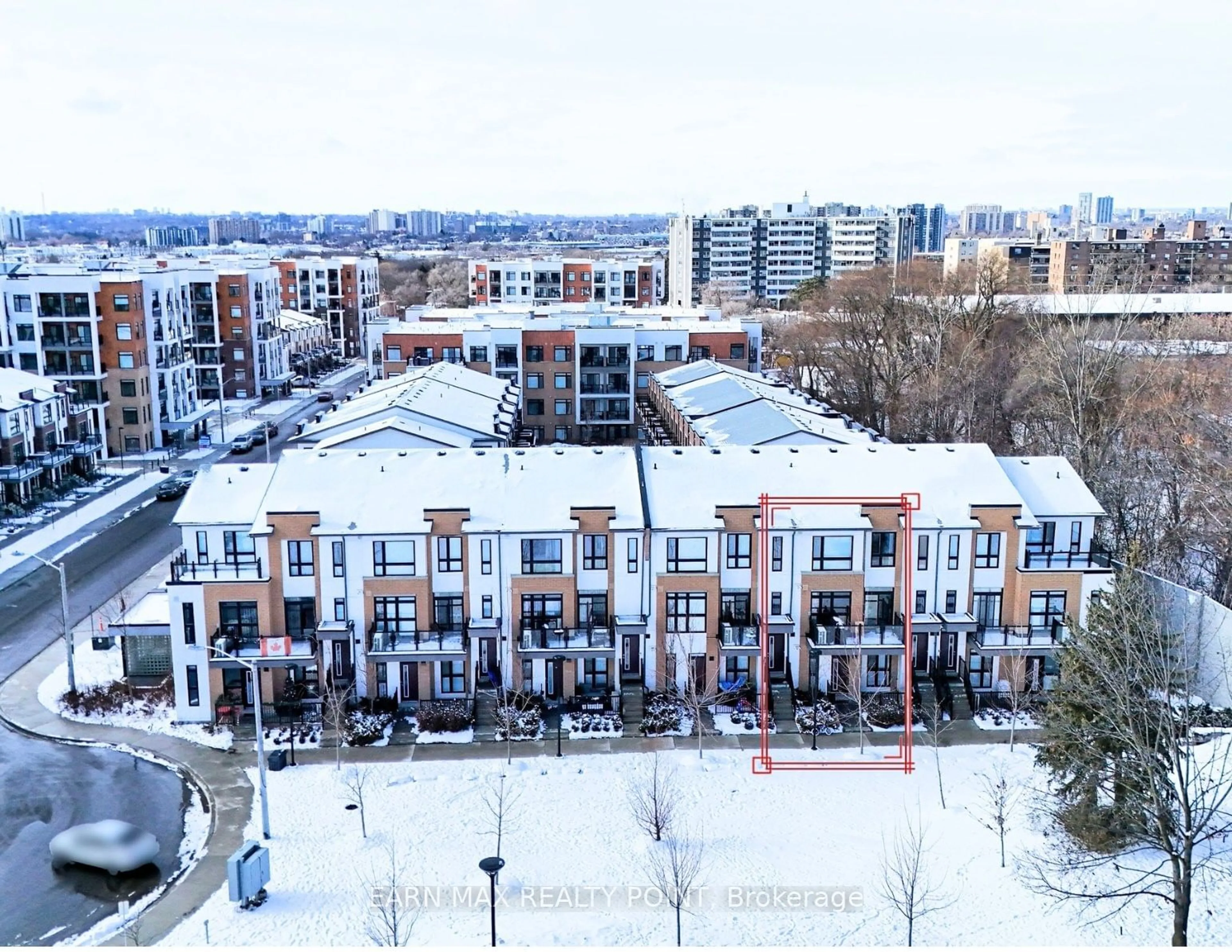 A pic from outside/outdoor area/front of a property/back of a property/a pic from drone, city buildings view from balcony for 90 Canon Jackson Dr #TH102, Toronto Ontario M6M 0C1