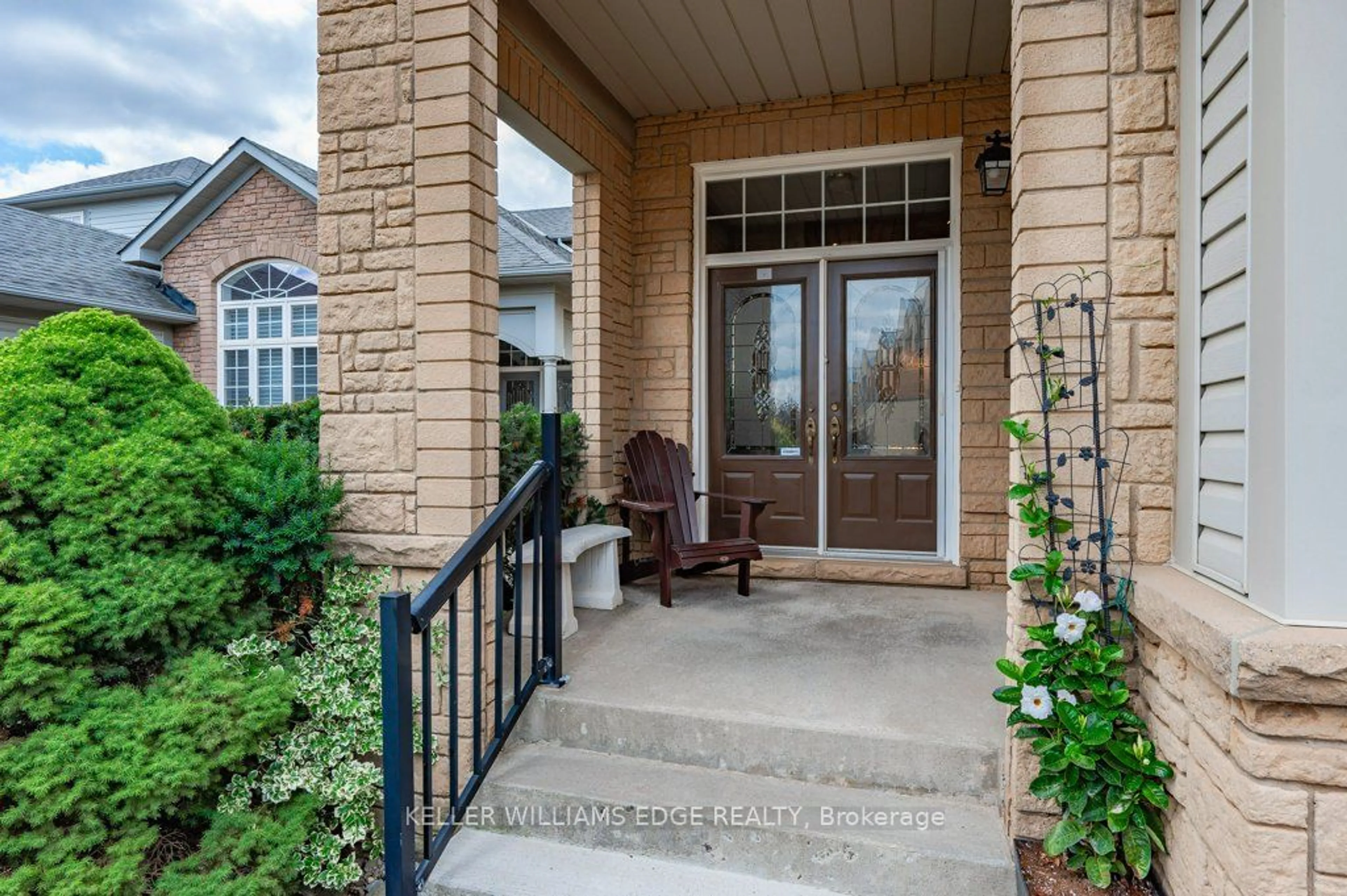 Indoor entryway for 2282 Turnberry Rd #15, Burlington Ontario L7M 4S7