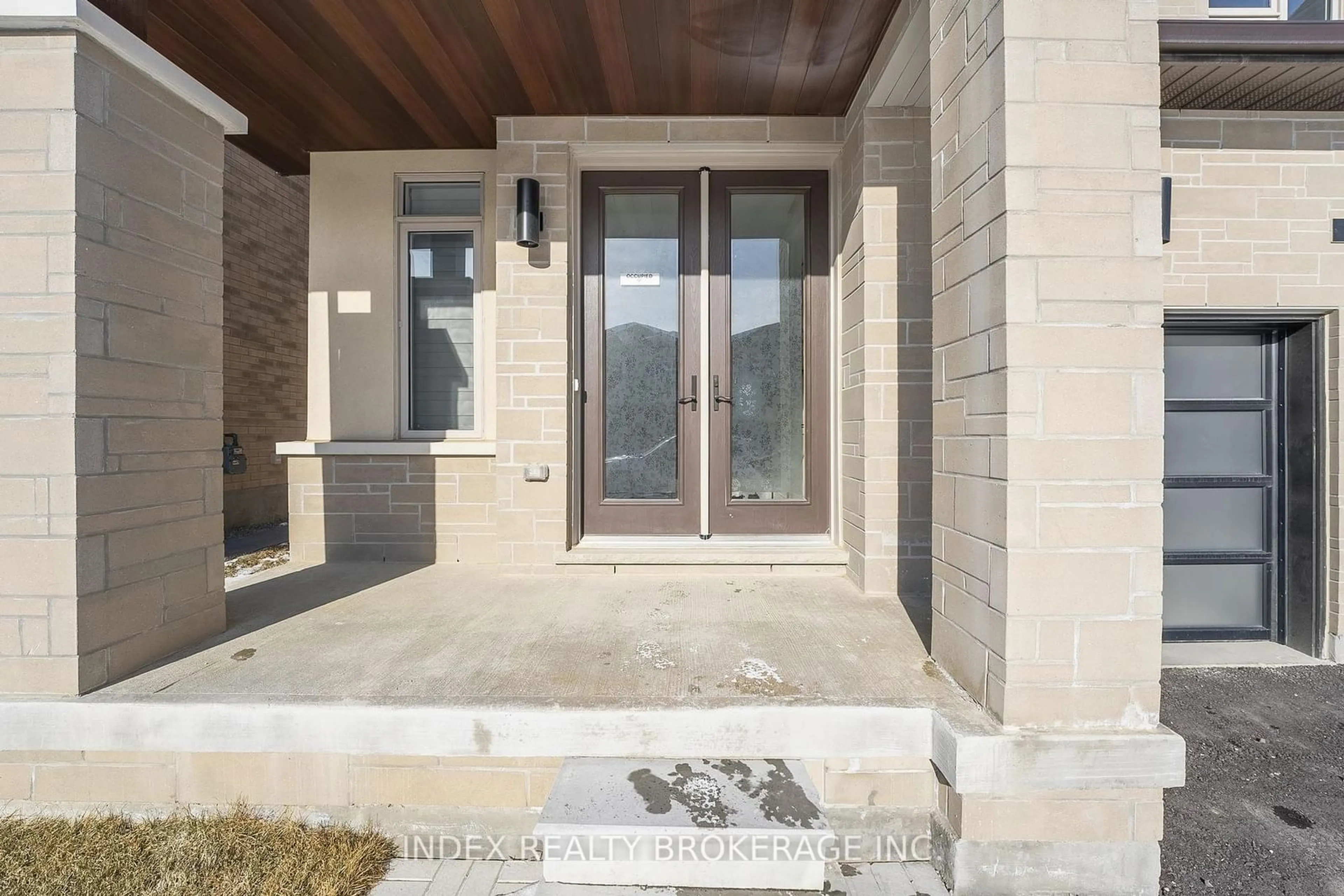 Indoor entryway for 17 Duxbury Rd, Brampton Ontario L6R 4E3