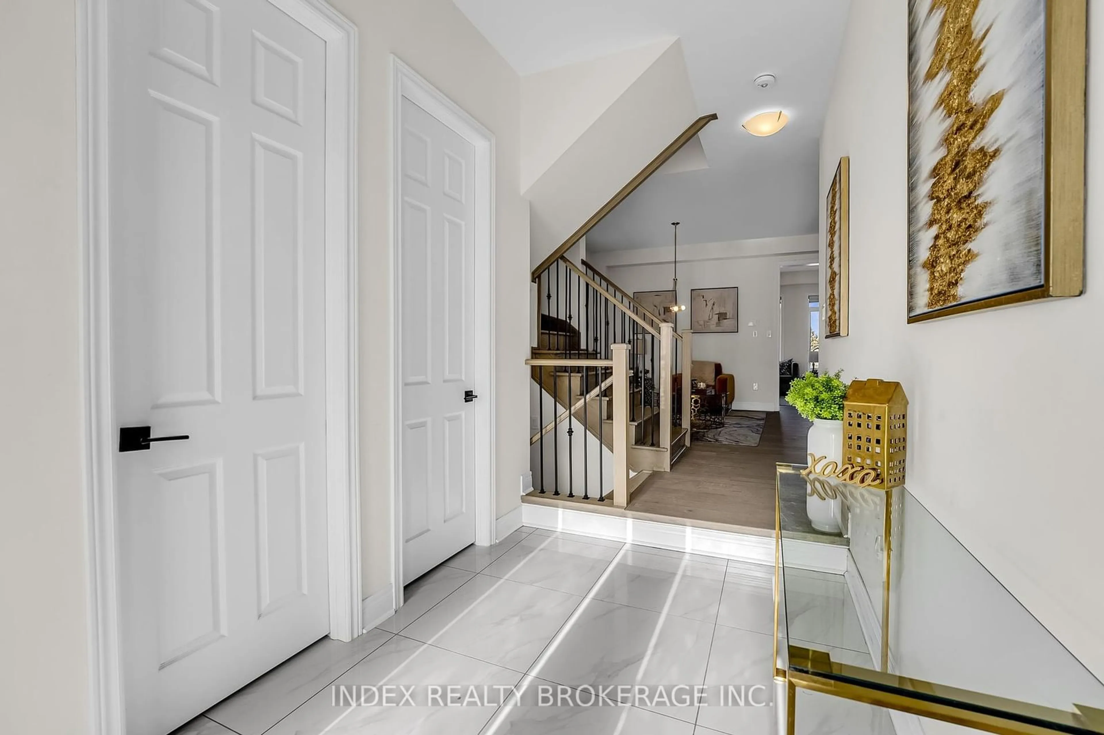 Indoor foyer for 17 Duxbury Rd, Brampton Ontario L6R 4E3