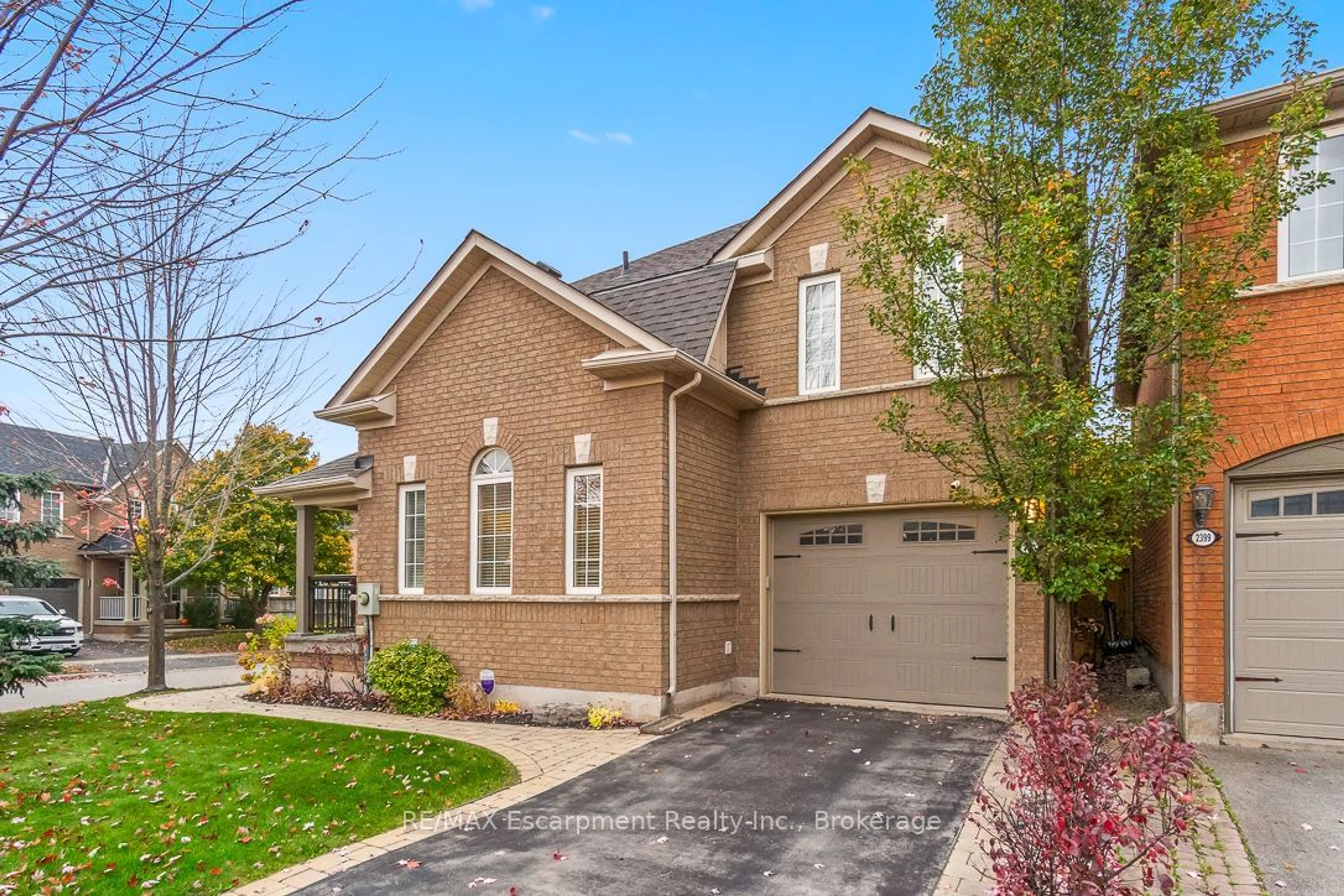 Home with brick exterior material, street for 2403 Briargrove Circ, Oakville Ontario L6M 5A3