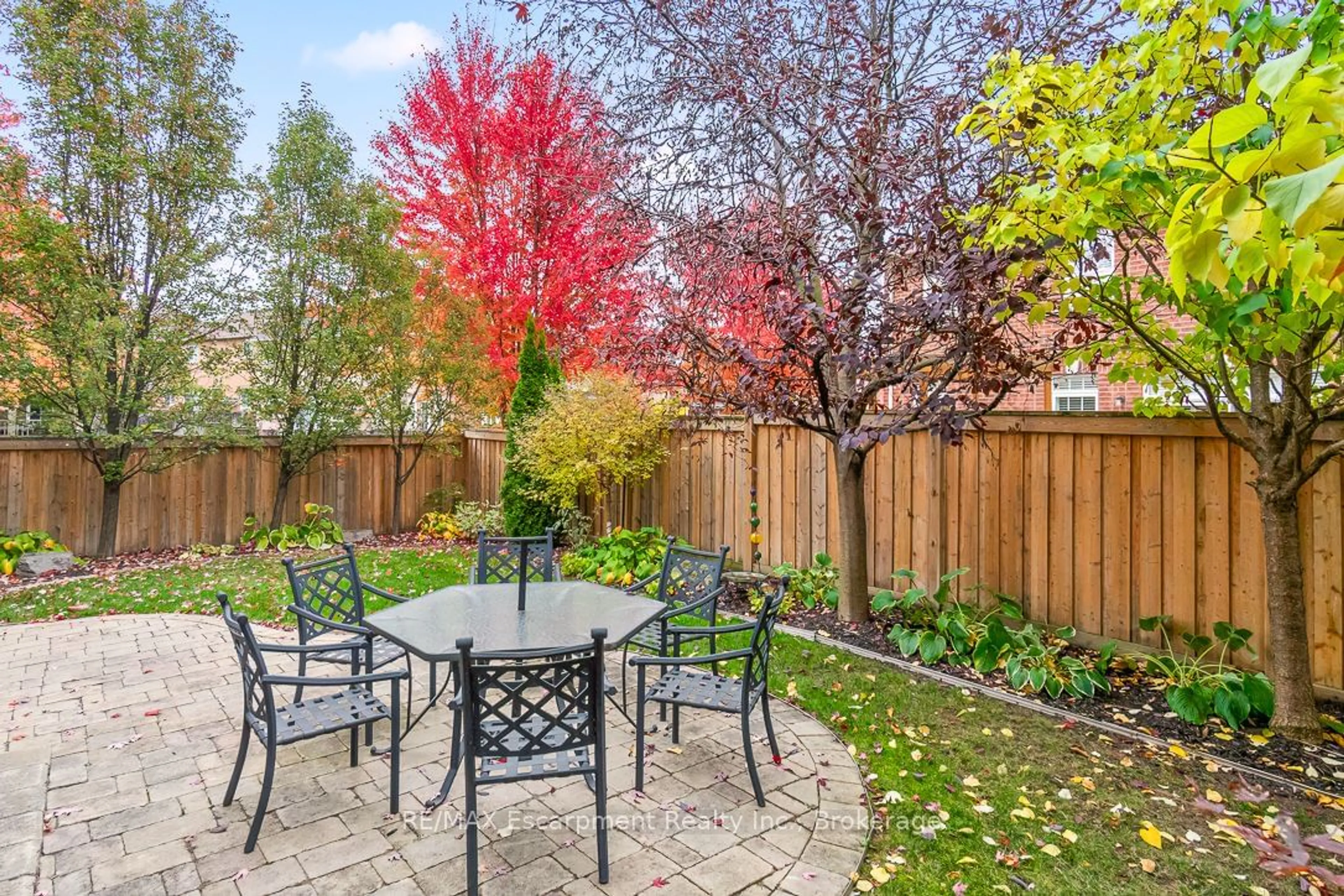 Patio, street for 2403 Briargrove Circ, Oakville Ontario L6M 5A3