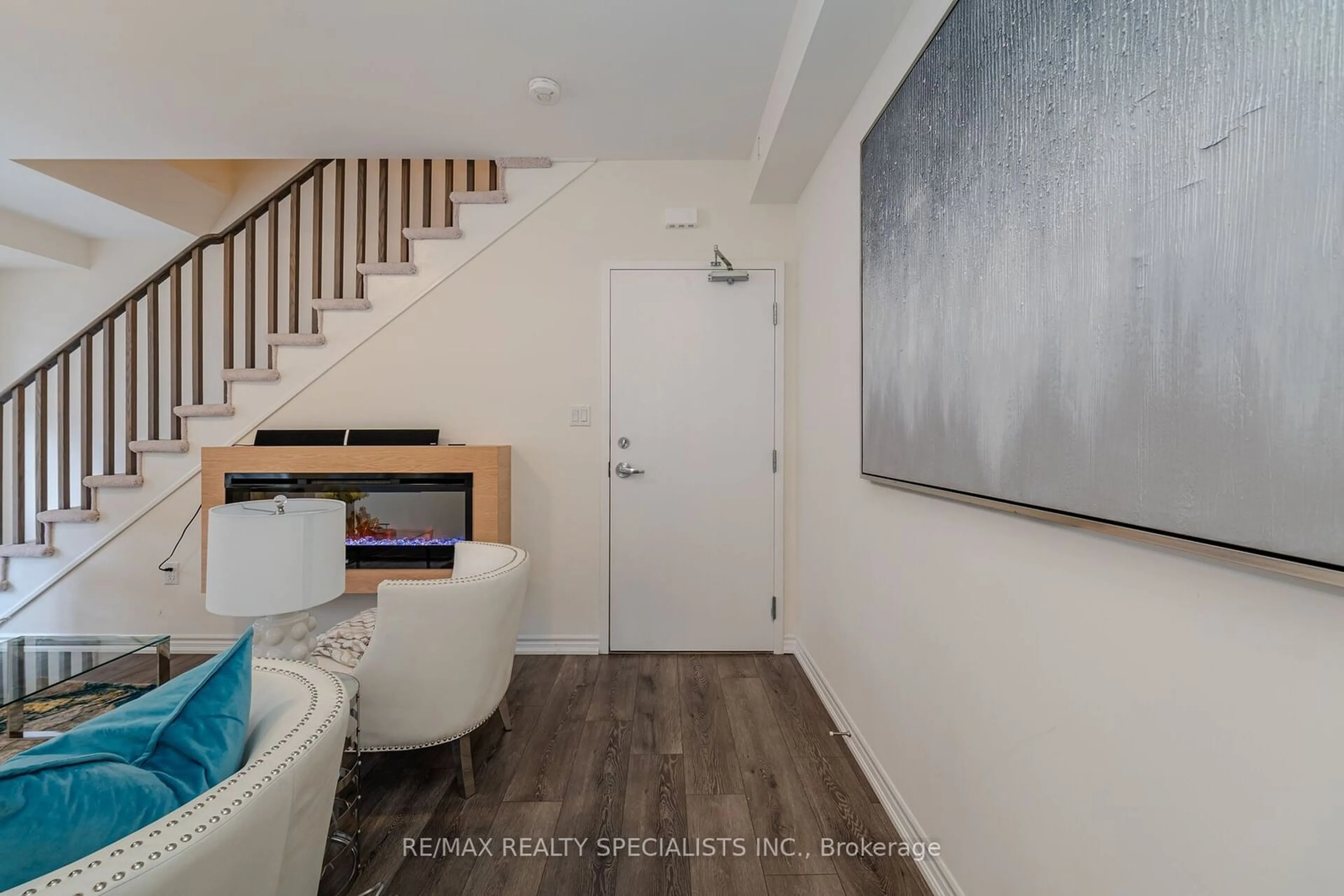 Indoor entryway for 45 Knotsberry Circ #48, Brampton Ontario L6Y 6G1