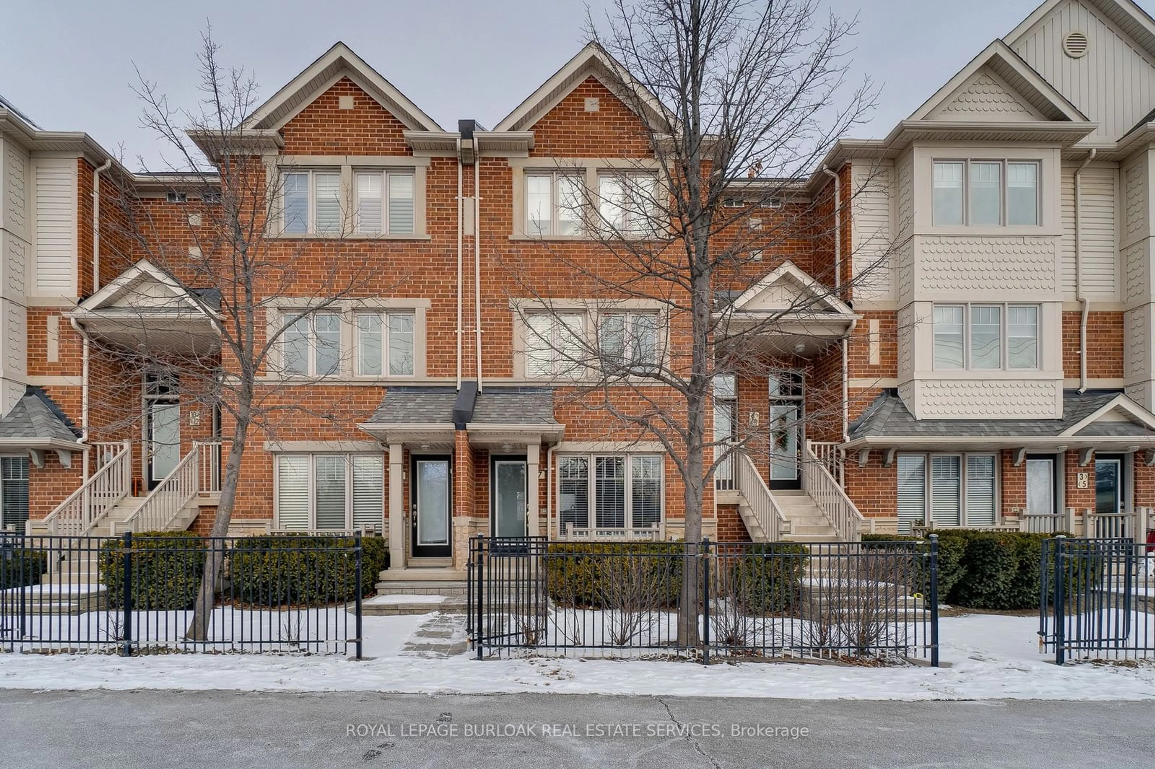 Home with brick exterior material, street for 3335 Thomas St #7, Mississauga Ontario L5M 0P7