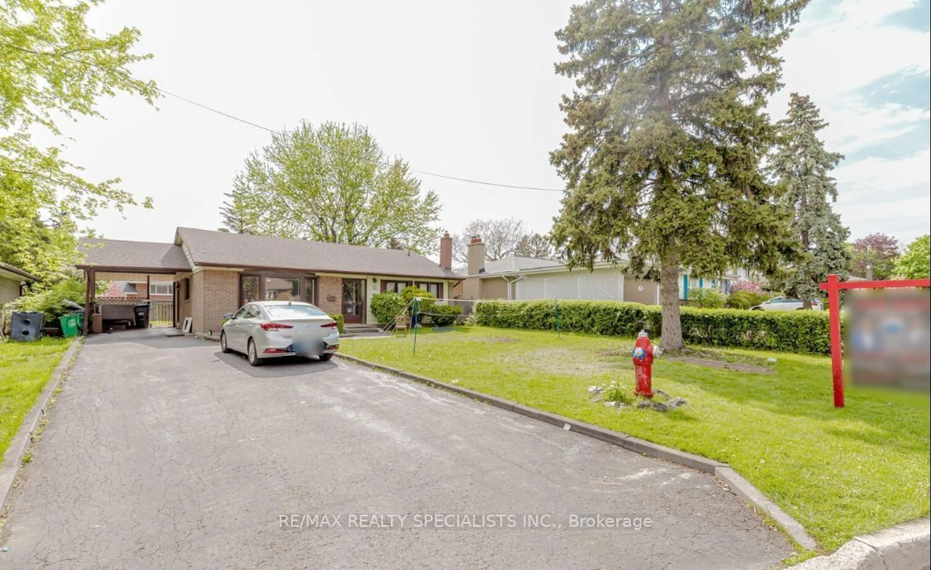 A pic from outside/outdoor area/front of a property/back of a property/a pic from drone, street for 13 Allendale Rd, Brampton Ontario L6W 2Y7