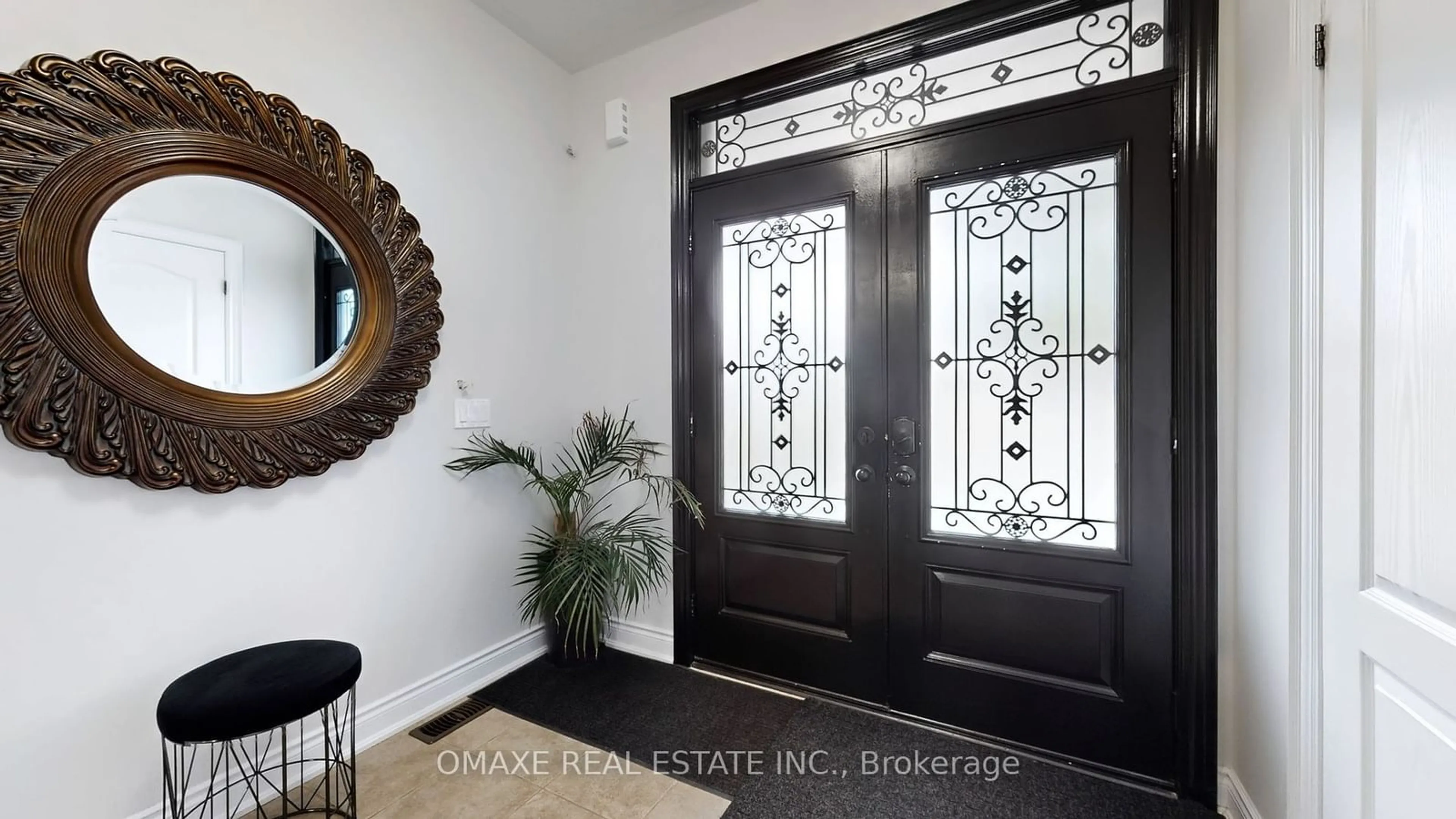 Indoor entryway for 43 Larson Peak Rd, Caledon Ontario L7C 3P3