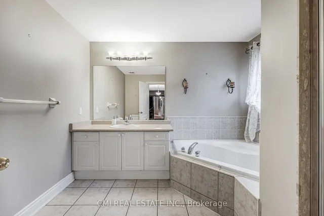 Additional property image - 54 Rockstep Crt