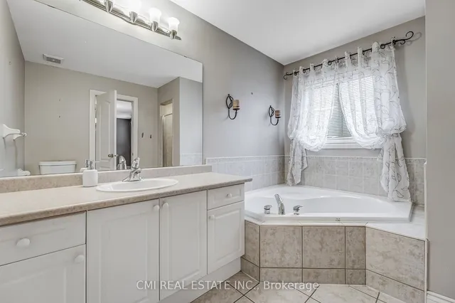 Additional property image - 54 Rockstep Crt