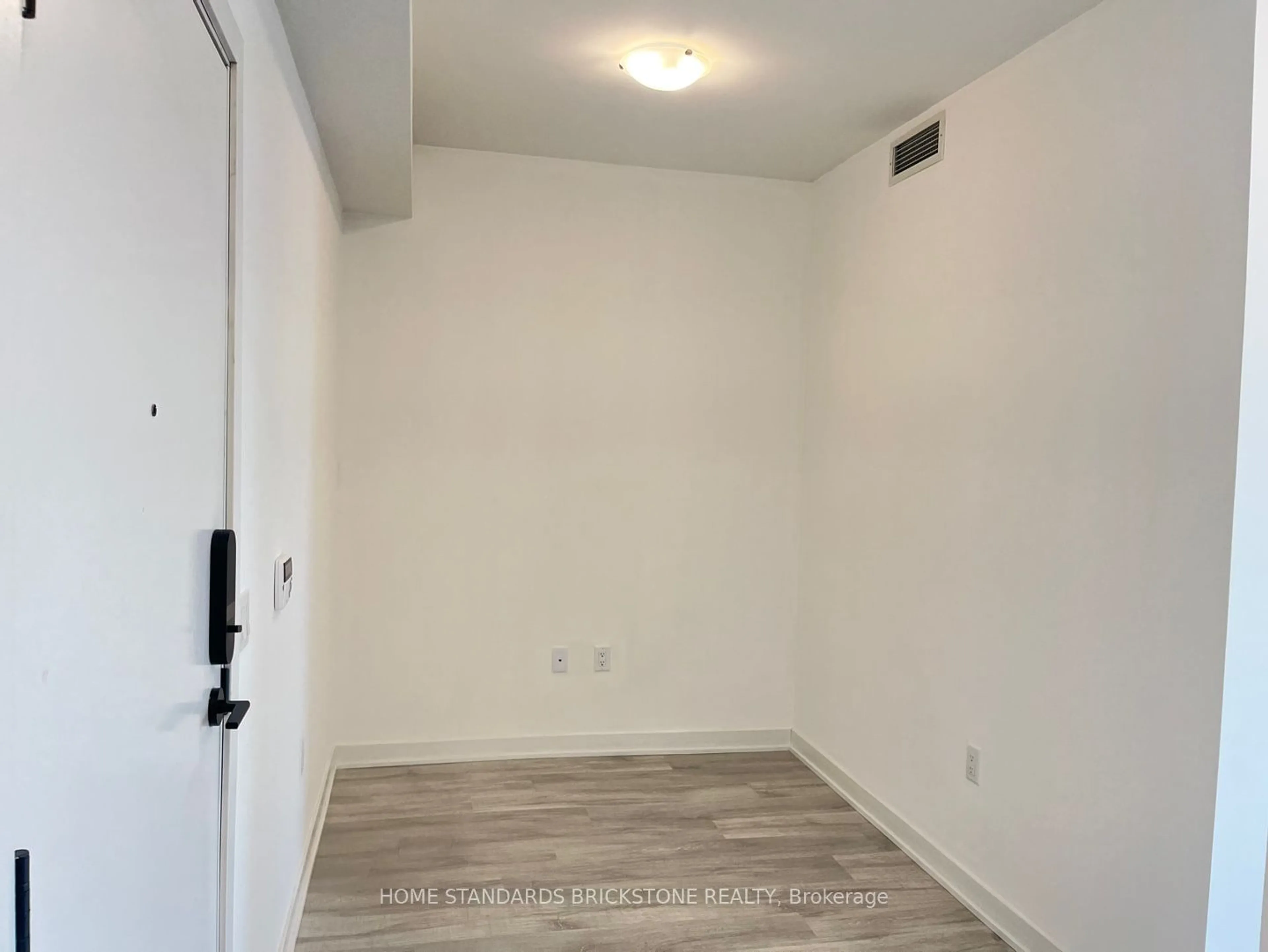 A pic of a room for 4675 Metcalfe Ave #603, Mississauga Ontario L5M 0A8