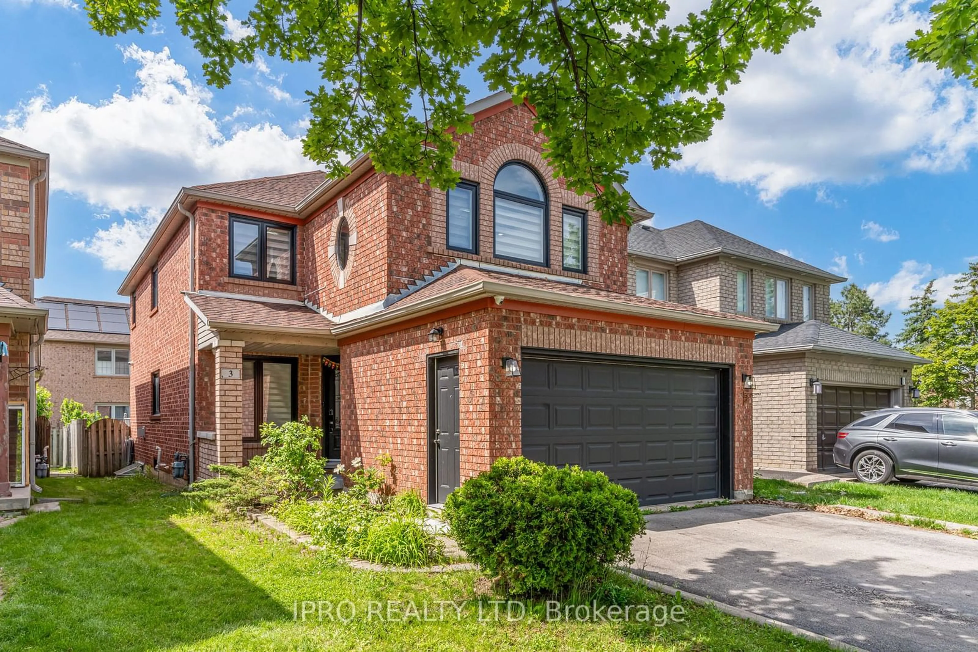 Home with brick exterior material, street for 3 Forestgrove Circ, Brampton Ontario L6Z 4T2