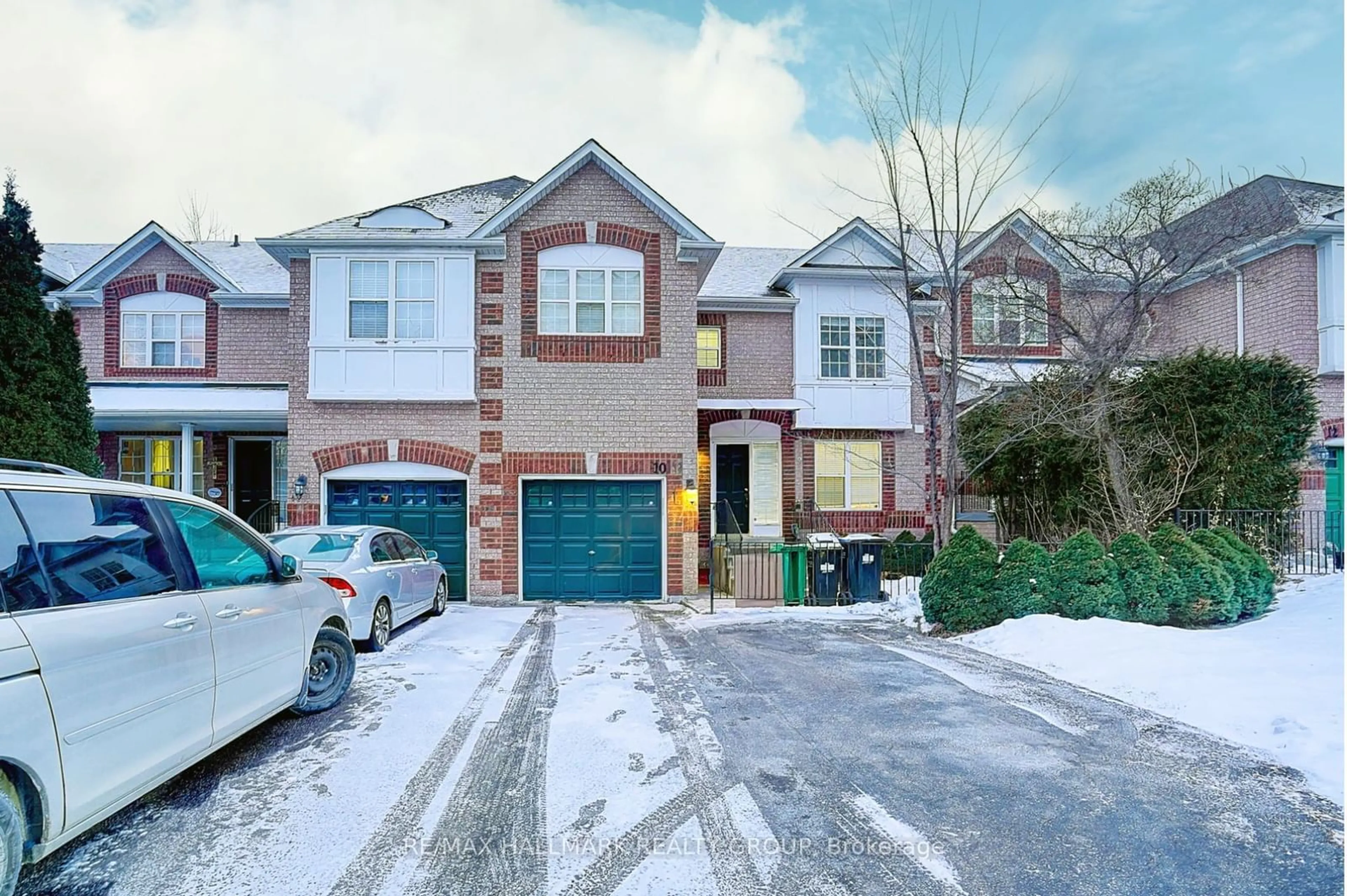 A pic from outside/outdoor area/front of a property/back of a property/a pic from drone, street for 199 Hillcrest Ave #10, Mississauga Ontario L5B 4L5