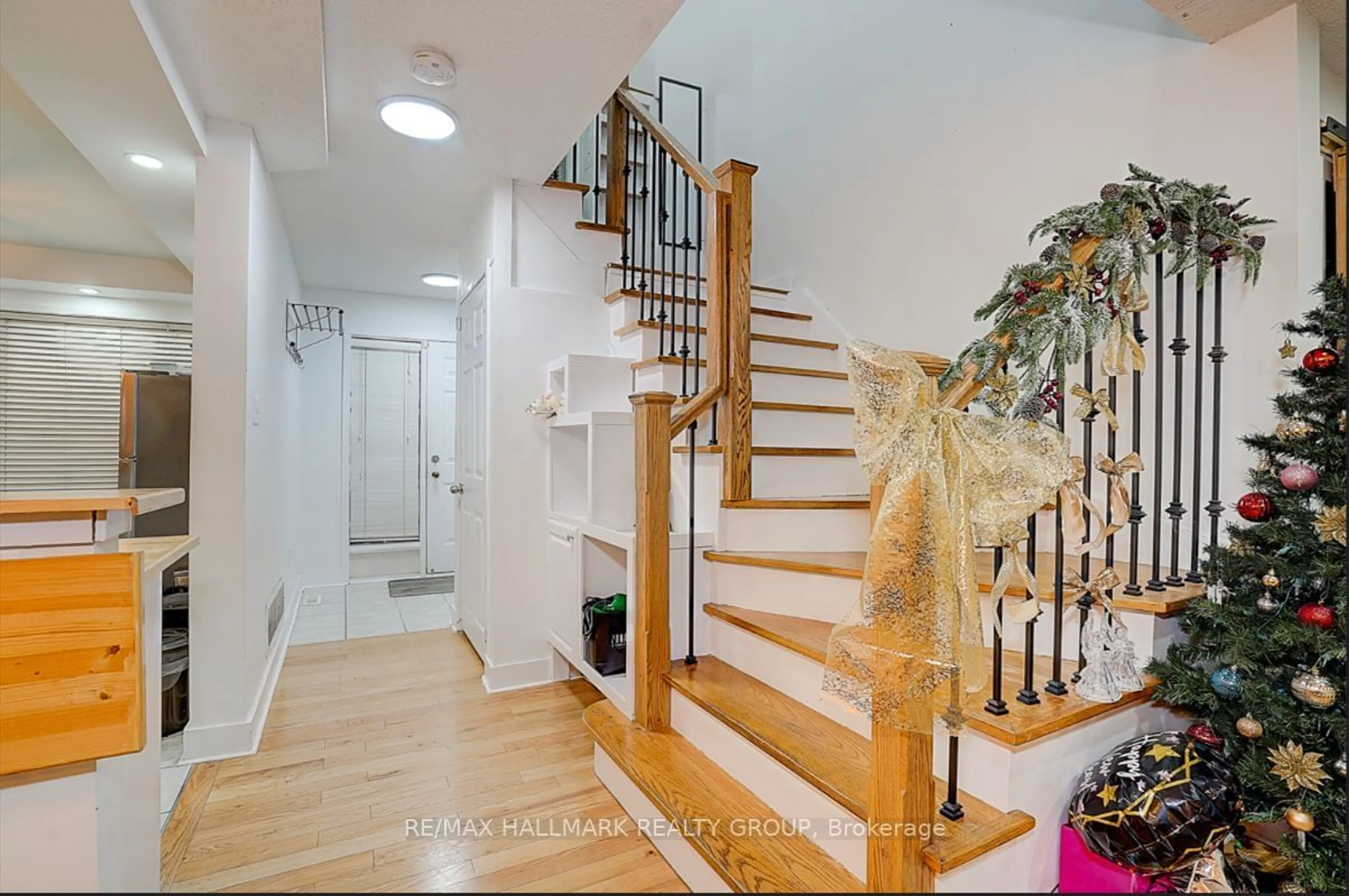 Indoor entryway for 199 Hillcrest Ave #10, Mississauga Ontario L5B 4L5