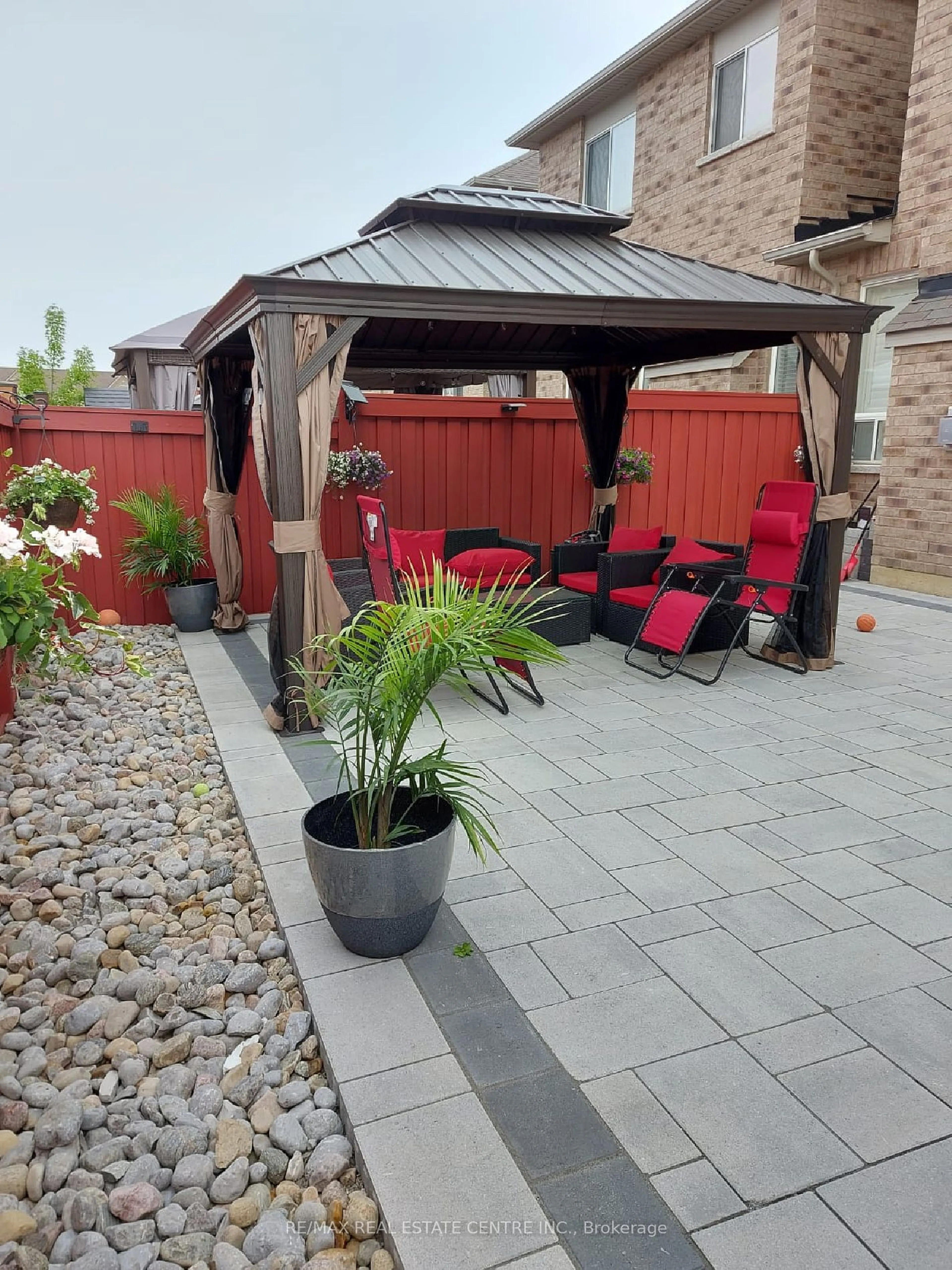 Patio, street for 19 Peachill Crt, Brampton Ontario L6P 3E6