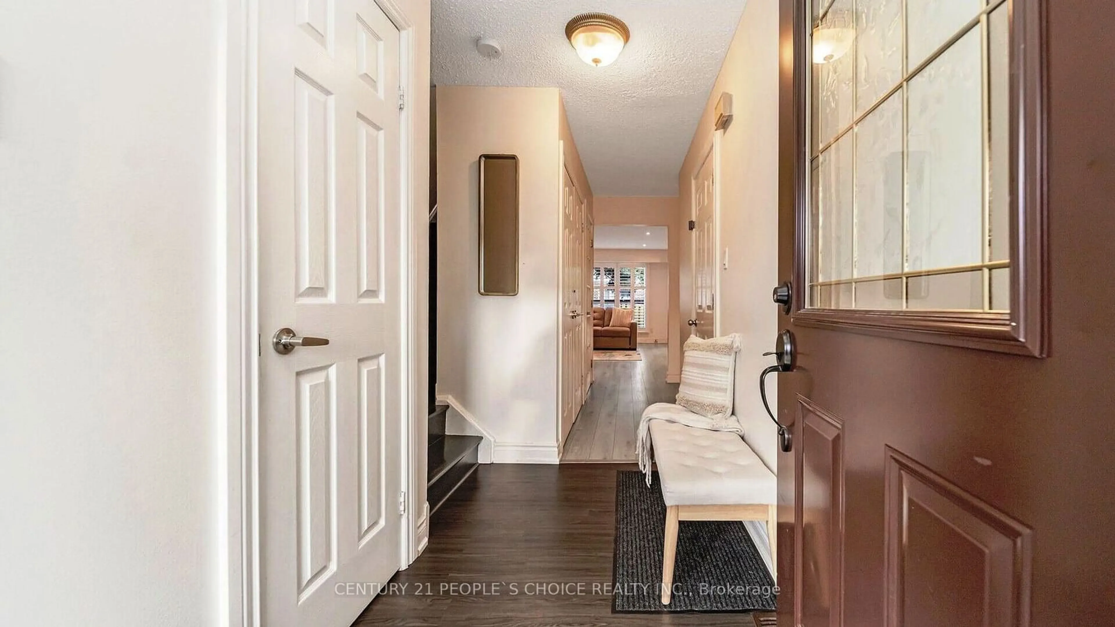 Indoor entryway for 197 Baronwood Crt, Brampton Ontario L6V 3H9