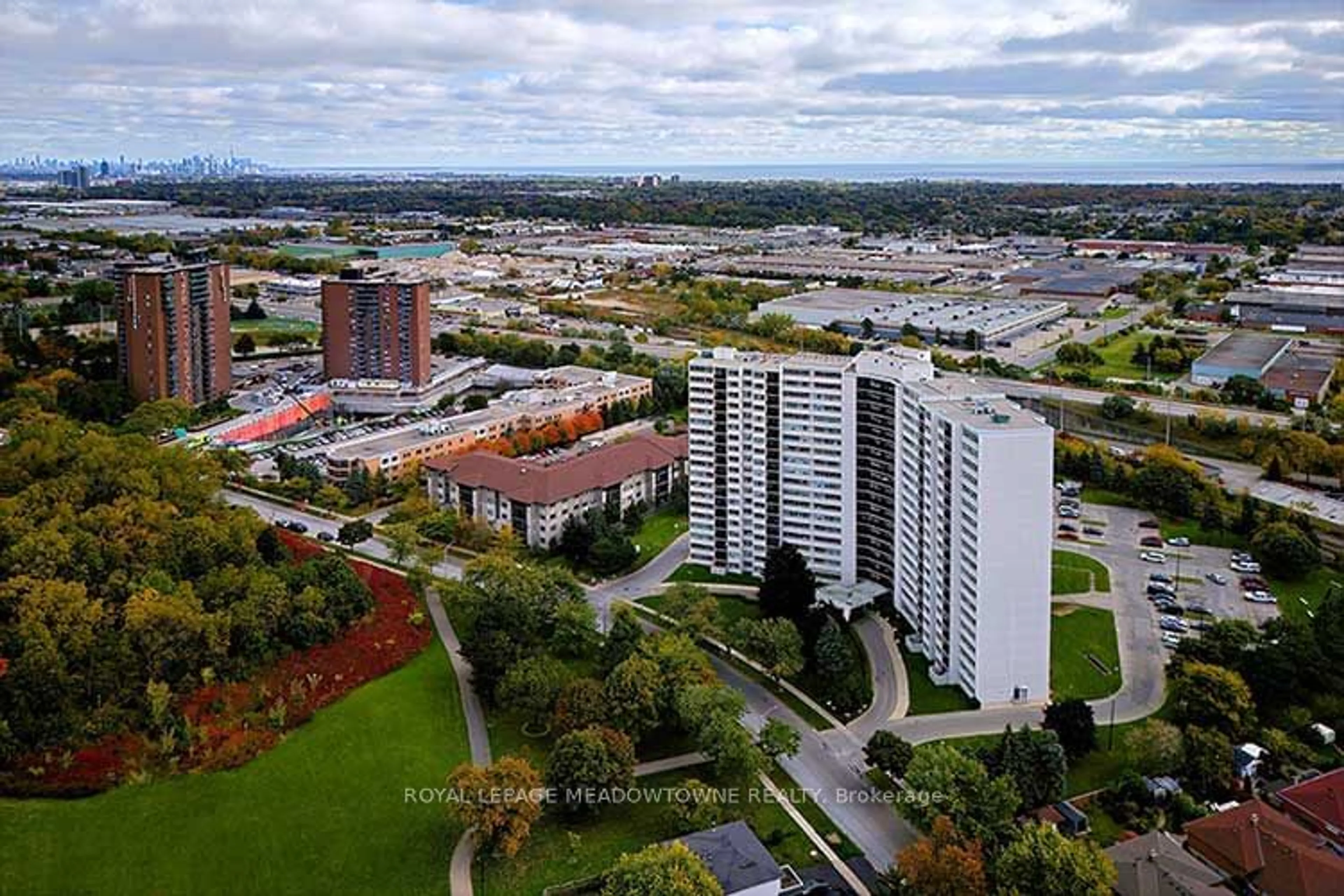 A pic from outside/outdoor area/front of a property/back of a property/a pic from drone, city buildings view from balcony for 530 Lolita Gdns #903, Mississauga Ontario L5A 3T2