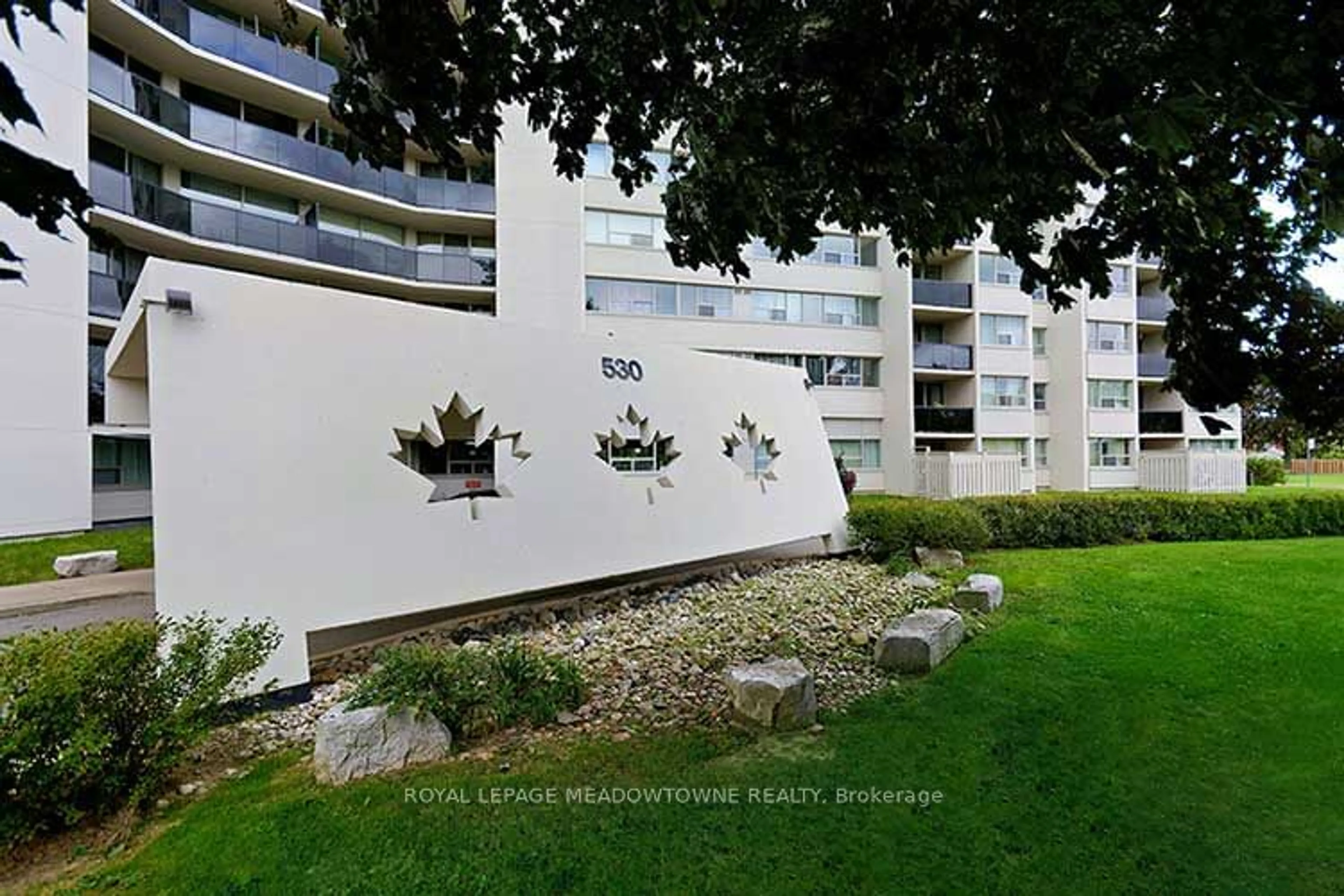 Patio, water/lake/river/ocean view for 530 Lolita Gdns #903, Mississauga Ontario L5A 3T2