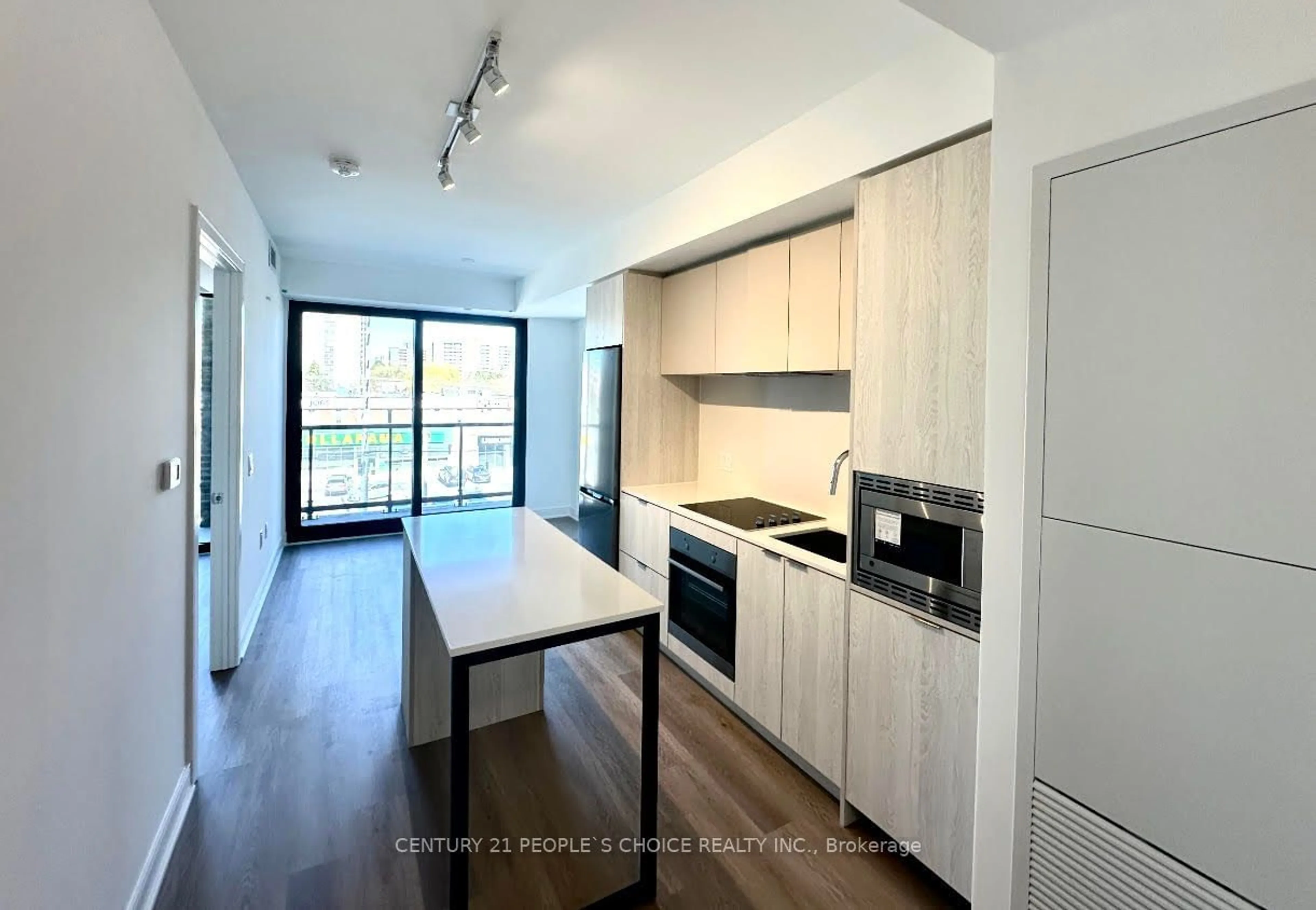 Standard kitchen, wood/laminate floor for 86 Dundas St #303, Mississauga Ontario L5A 1W4