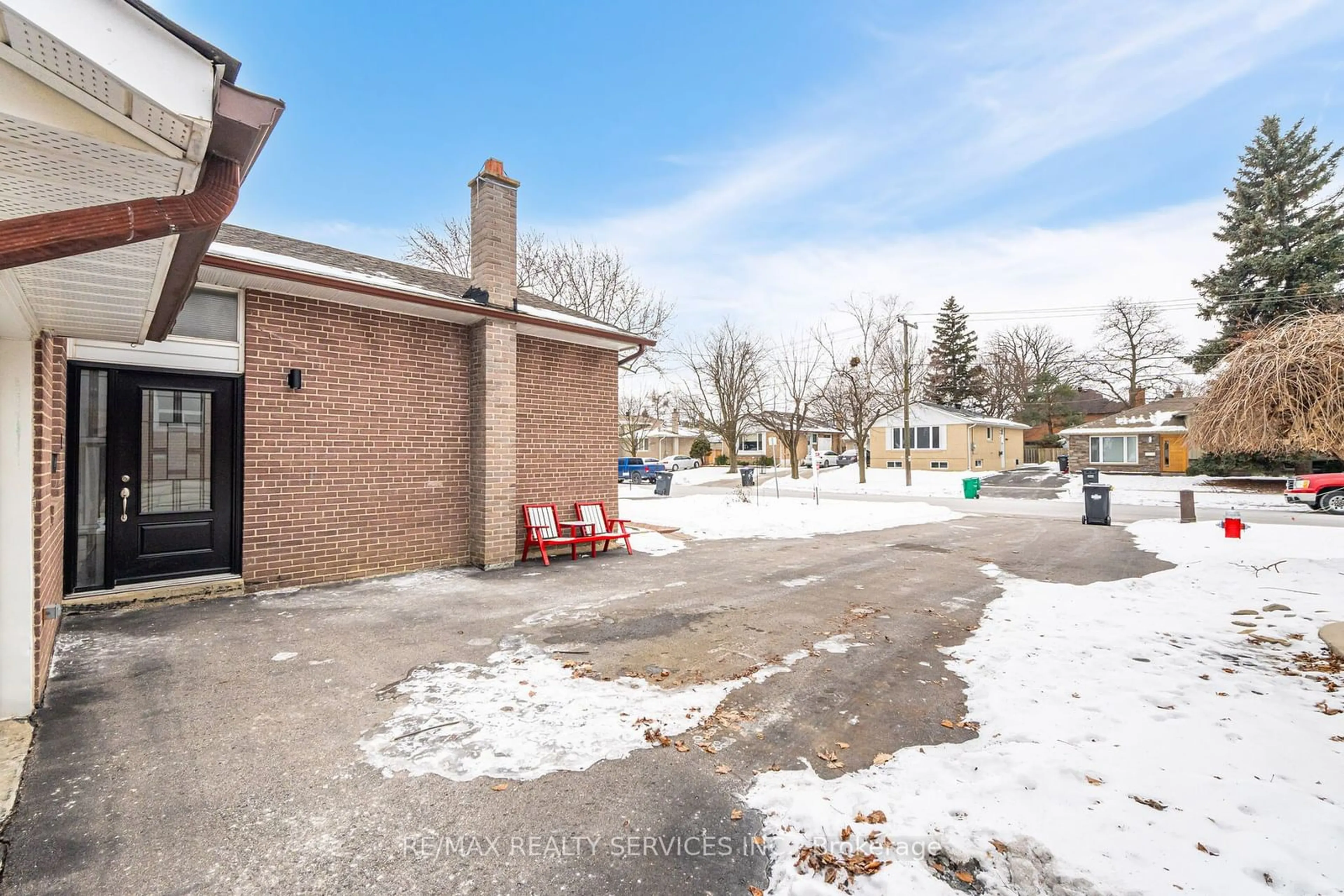 Patio, street for 64 Kimbark Dr, Brampton Ontario L6X 2A4