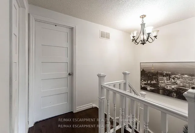 Additional property image - 2323 Glastonbury Rd