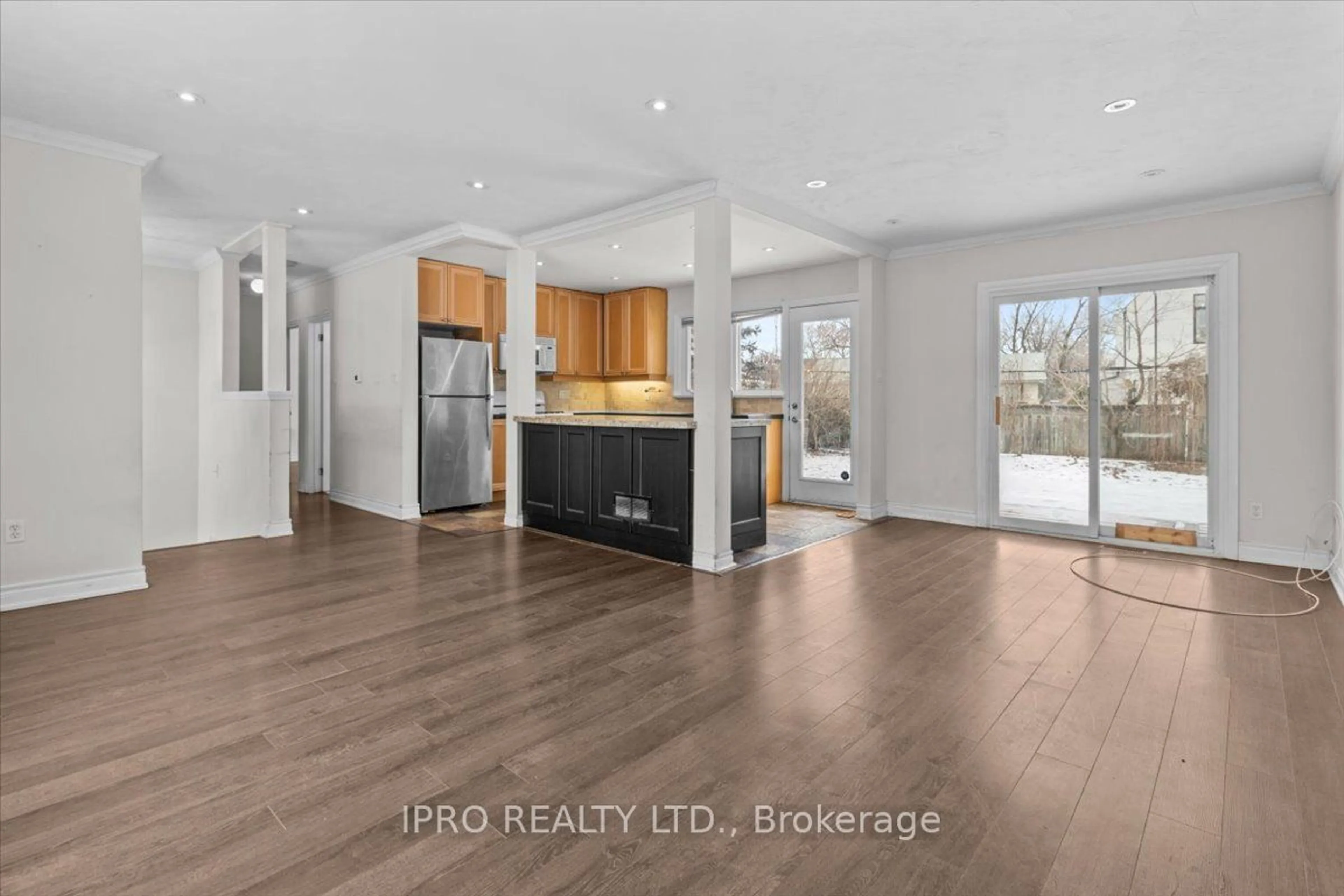 Open concept kitchen, wood/laminate floor for 1333 Sheldon Ave, Oakville Ontario L6L 2P9