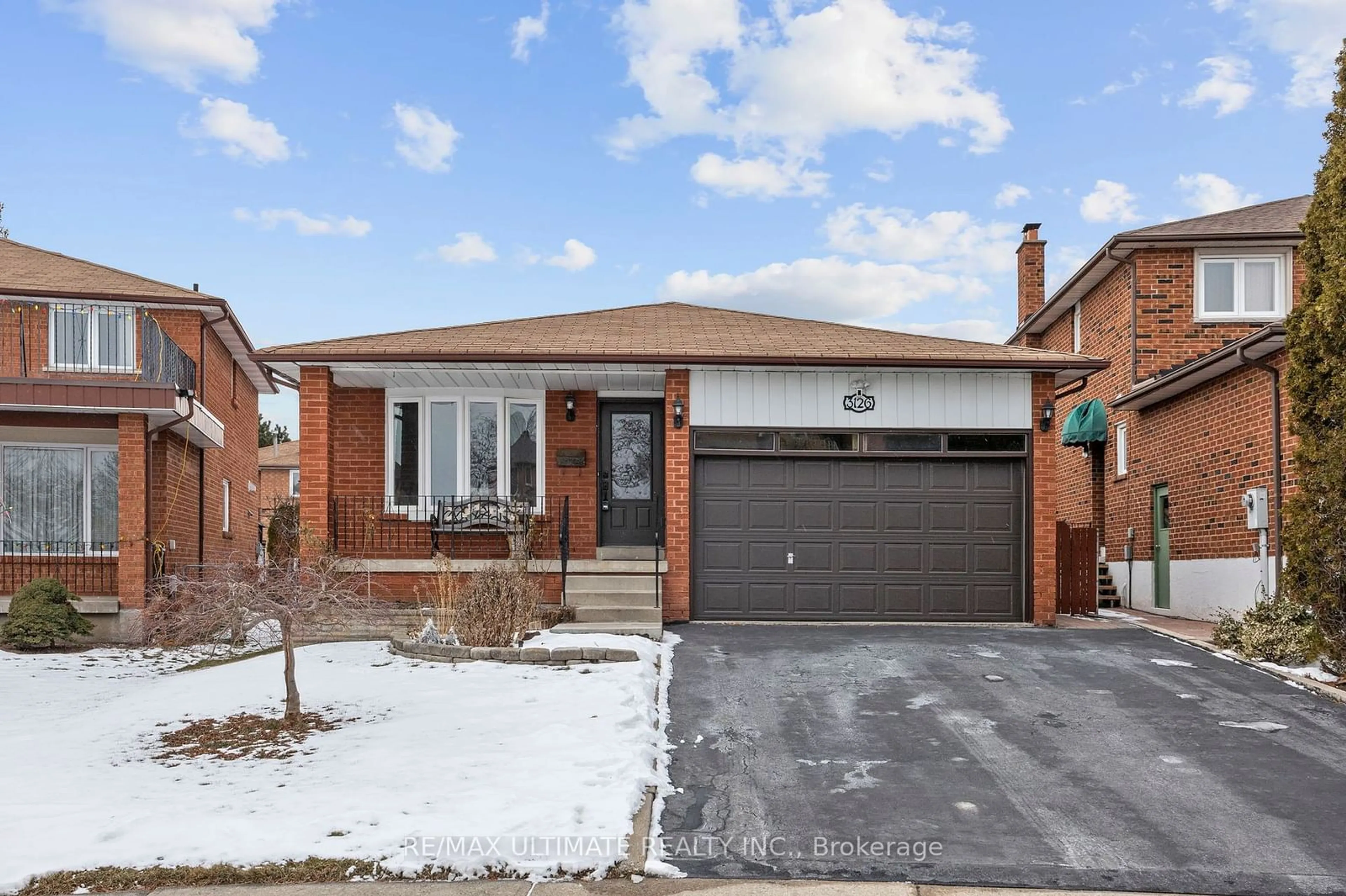 Home with brick exterior material, street for 3126 NAWBROOK Rd, Mississauga Ontario L4Z 2V5