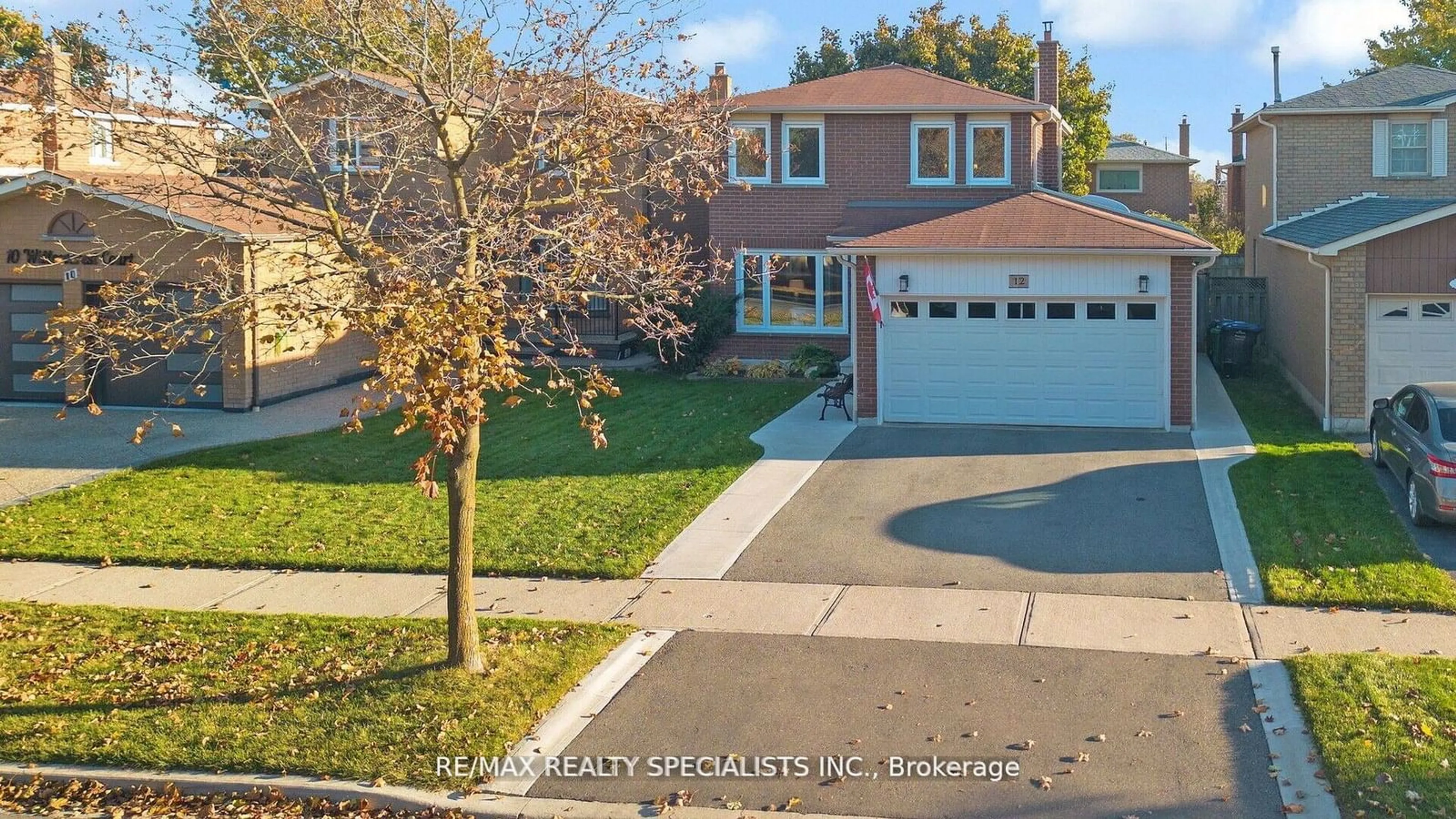 A pic from outside/outdoor area/front of a property/back of a property/a pic from drone, street for 12 Willowcrest Crt, Brampton Ontario L6X 2X8