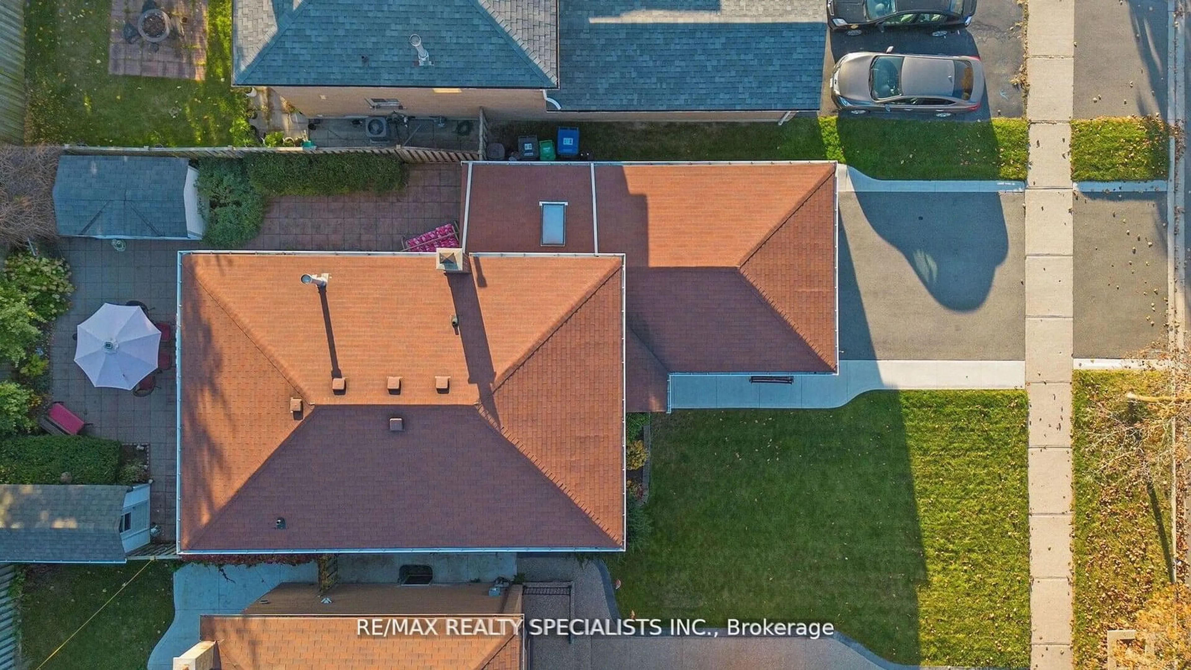 A pic from outside/outdoor area/front of a property/back of a property/a pic from drone, city buildings view from balcony for 12 Willowcrest Crt, Brampton Ontario L6X 2X8