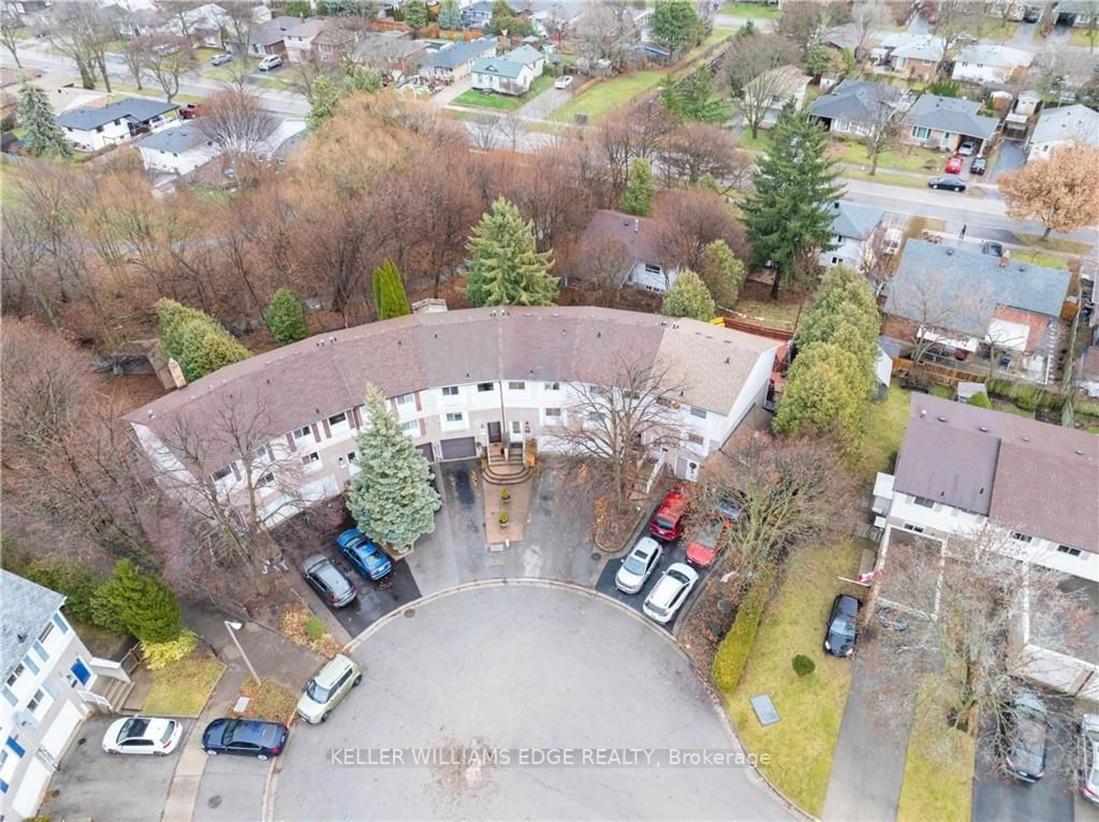 A pic from outside/outdoor area/front of a property/back of a property/a pic from drone, city buildings view from balcony for 120 Ripley Crt #11, Oakville Ontario L6H 1H1