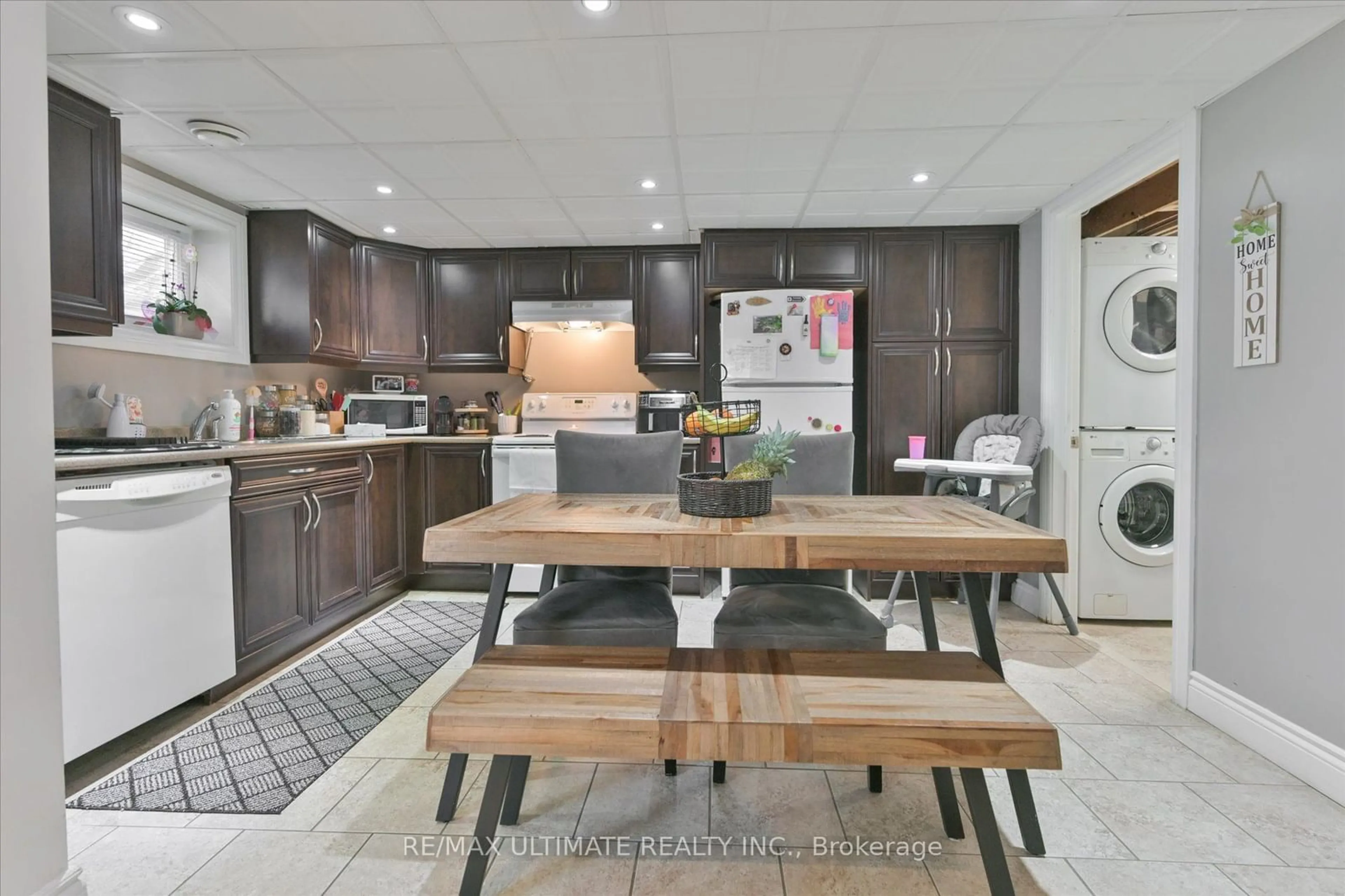 Open concept kitchen, unknown for 297 Thrace Ave, Mississauga Ontario L5B 2B2