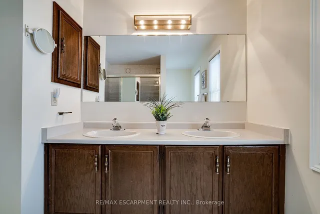 Additional property image - 2198 Charnwood Dr
