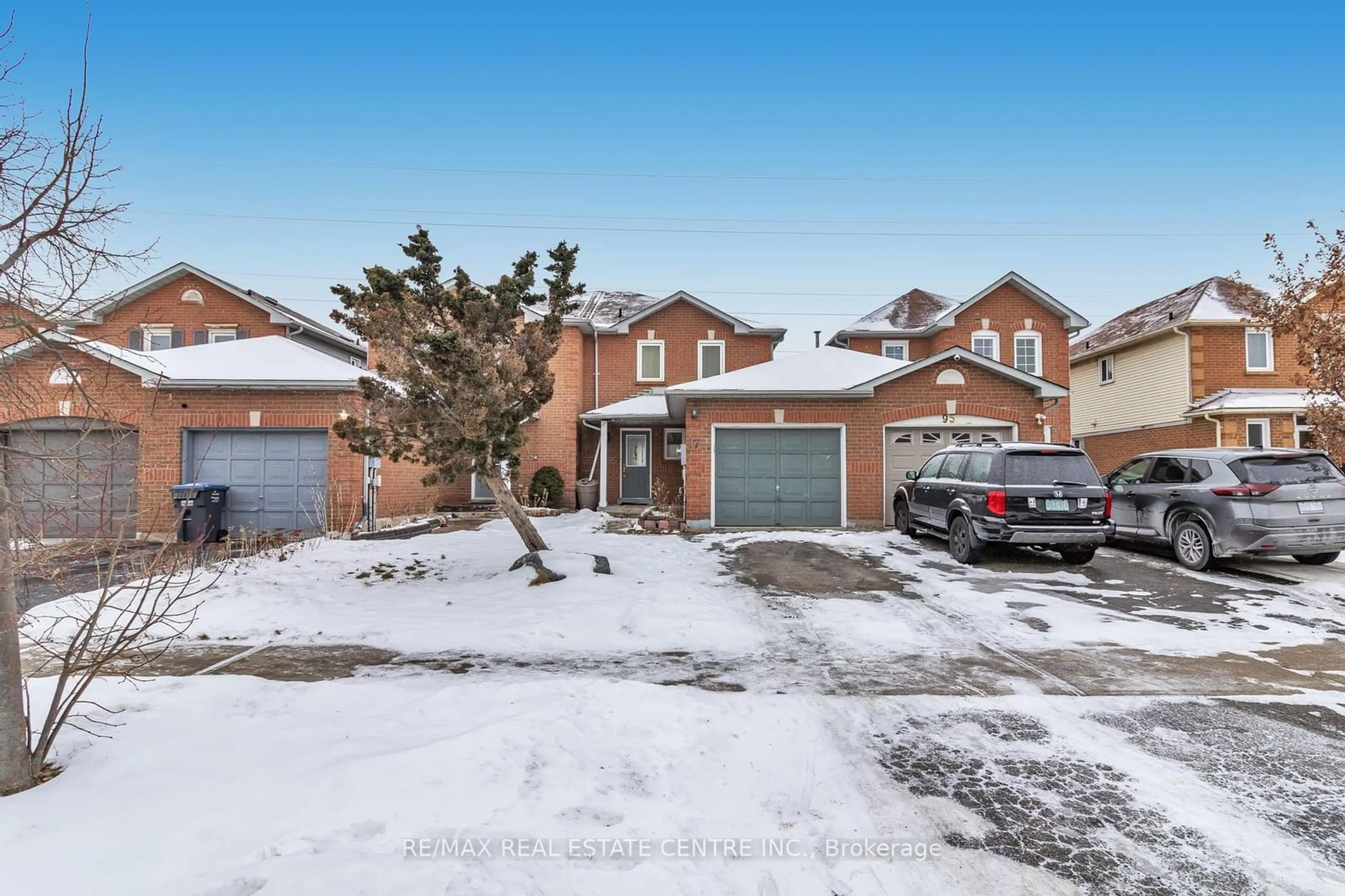 A pic from outside/outdoor area/front of a property/back of a property/a pic from drone, street for 97 Meadowlark Dr, Brampton Ontario L6Y 4V6