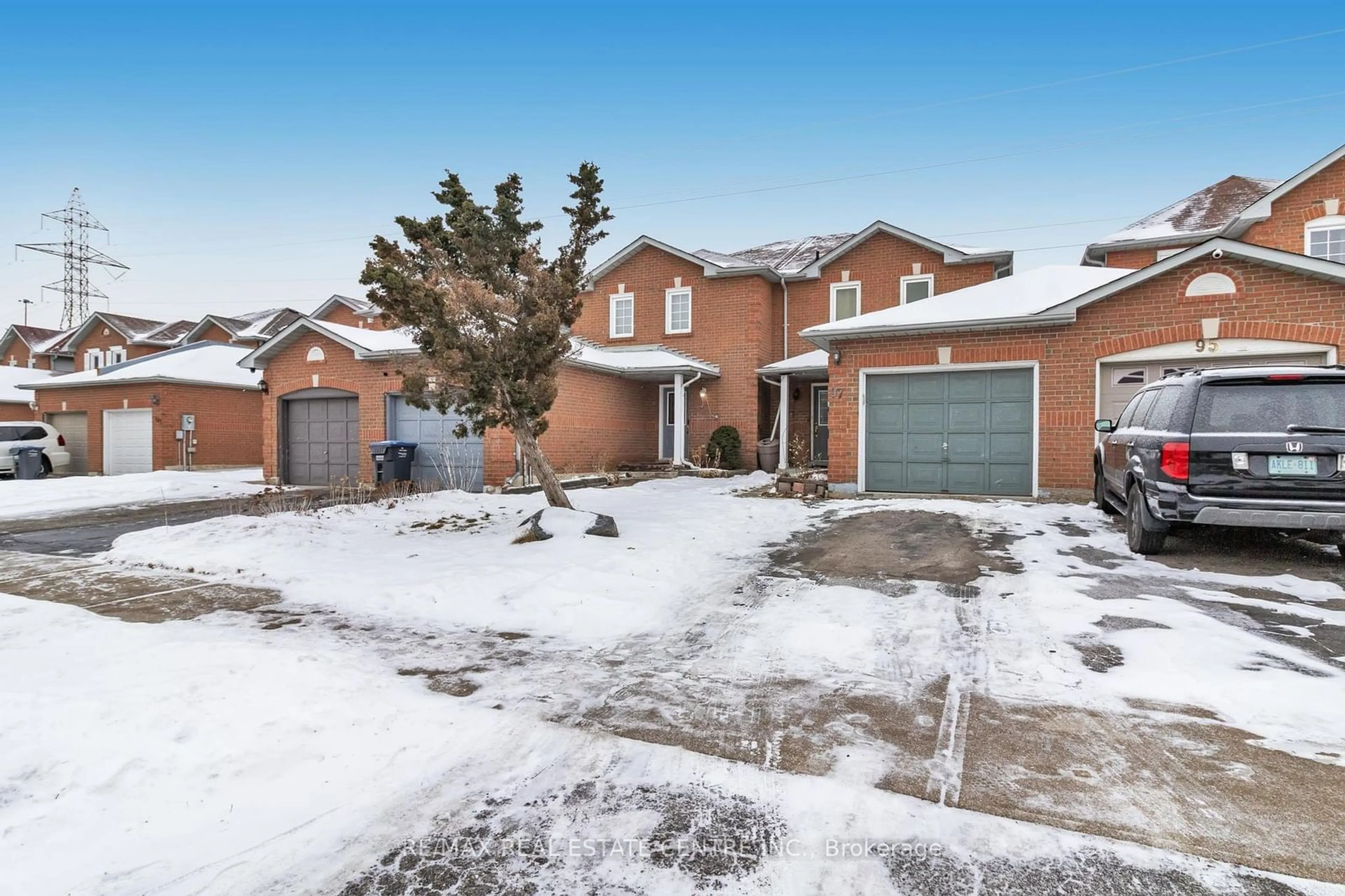 A pic from outside/outdoor area/front of a property/back of a property/a pic from drone, street for 97 Meadowlark Dr, Brampton Ontario L6Y 4V6