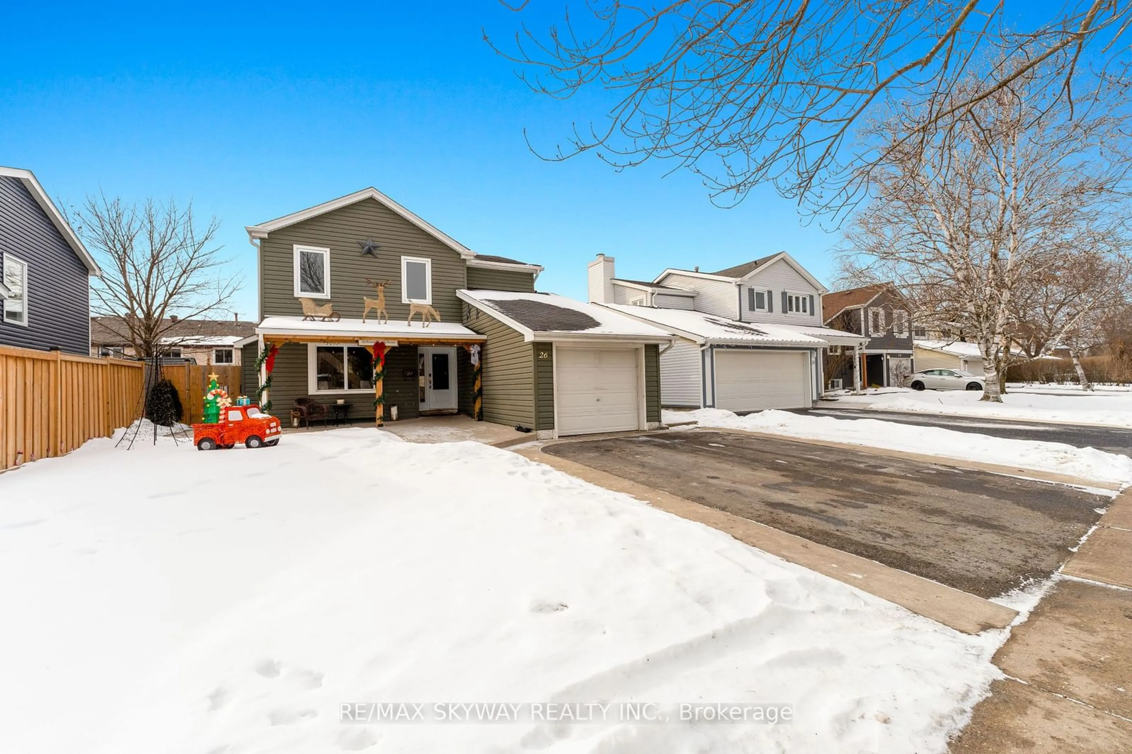 A pic from outside/outdoor area/front of a property/back of a property/a pic from drone, street for 26 Somerset Dr, Brampton Ontario L6Z 1C7