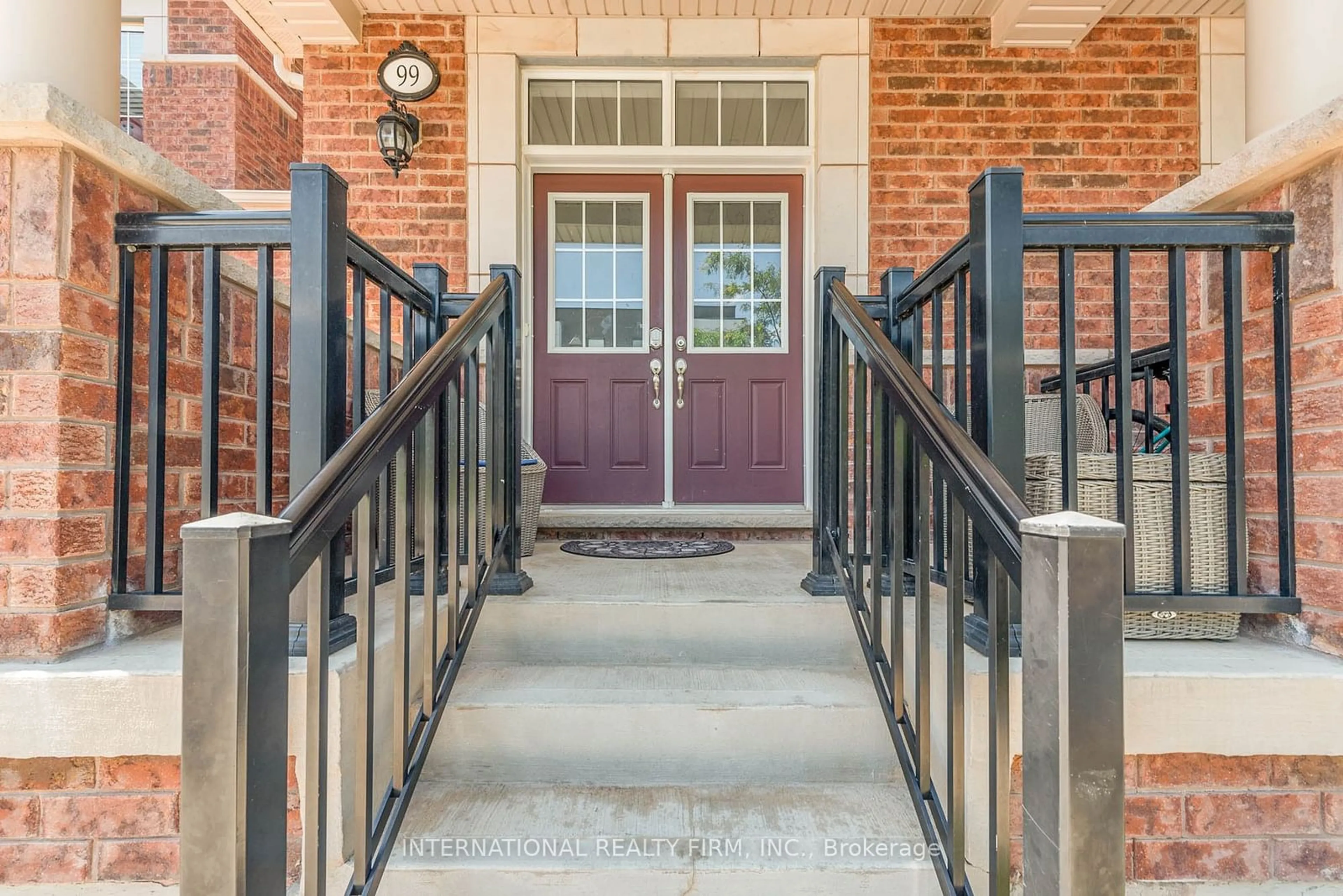 Indoor entryway for 99 Huguenot Rd, Oakville Ontario L6H 0M3