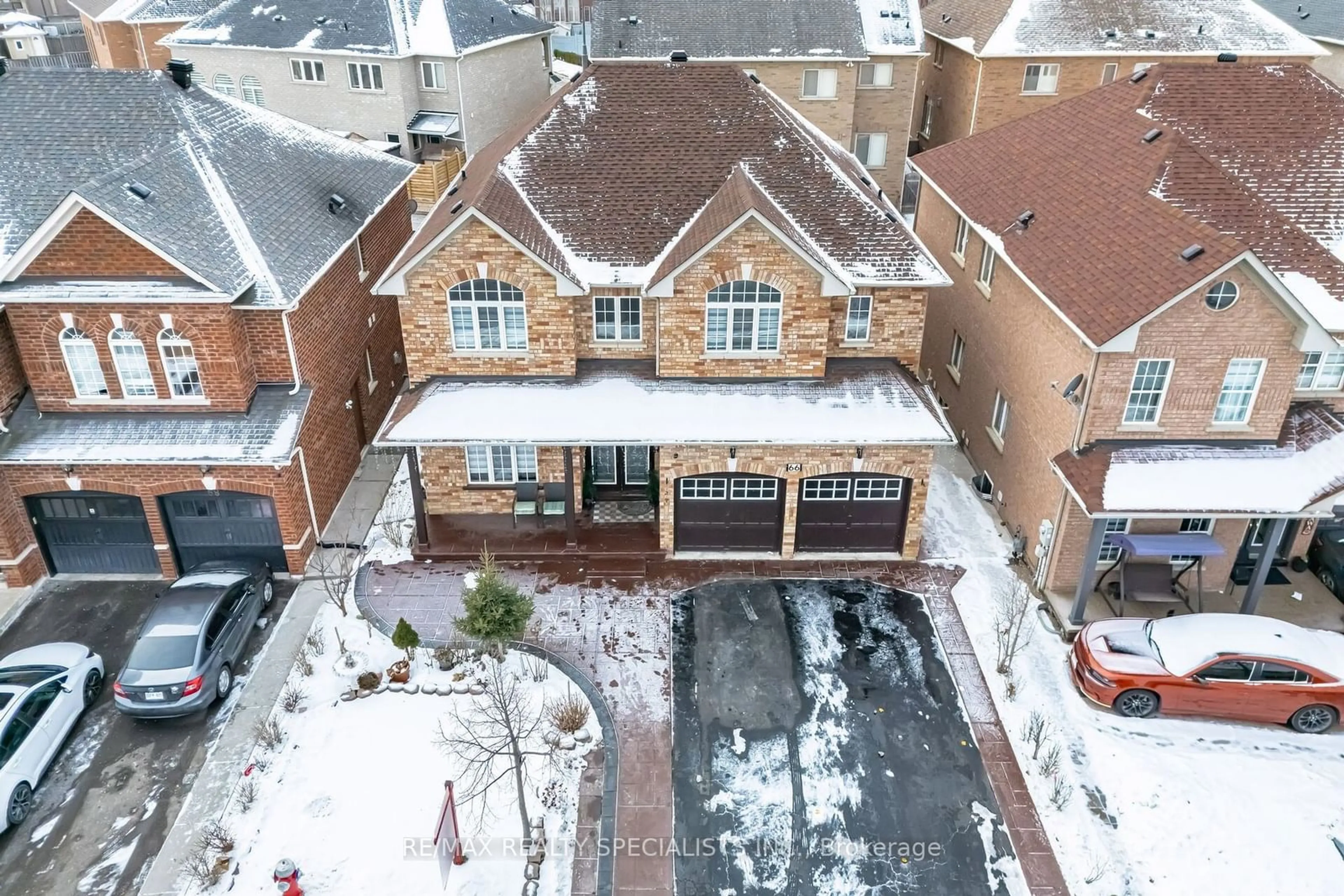 A pic from outside/outdoor area/front of a property/back of a property/a pic from drone, street for 66 Carmel Cres, Brampton Ontario L6P 1Y2