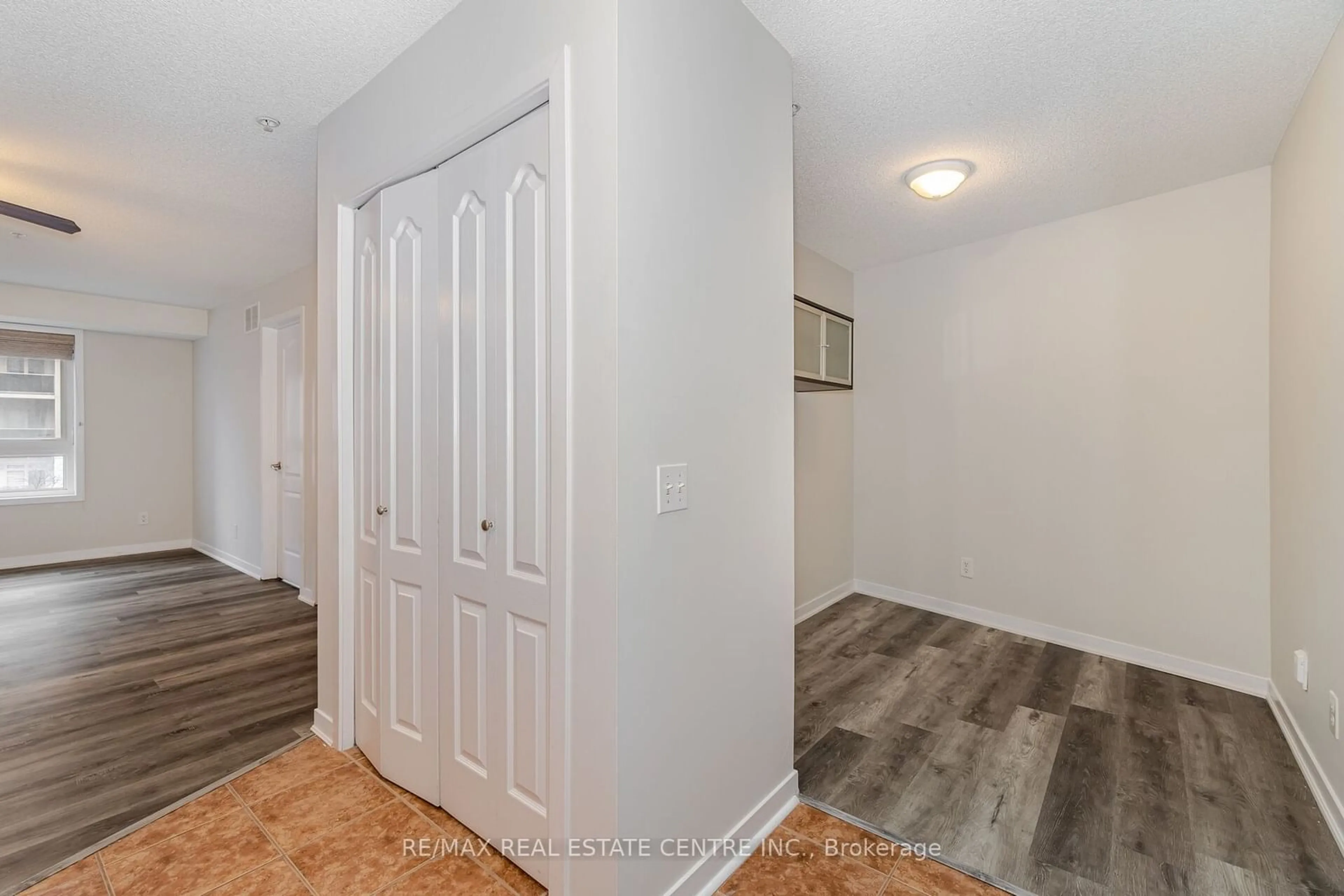 Indoor entryway for 8 Dayspring Circ #1221, Brampton Ontario L6P 2Z5