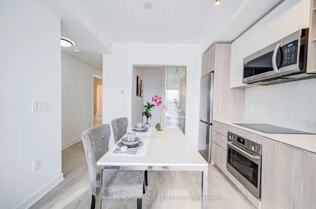 Additional property image - 36 Zorra St Unit 209