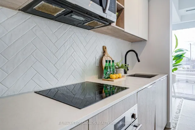 Additional property image - 36 Zorra St Unit 209