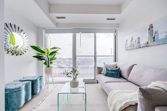 Additional property image - 36 Zorra St Unit 209