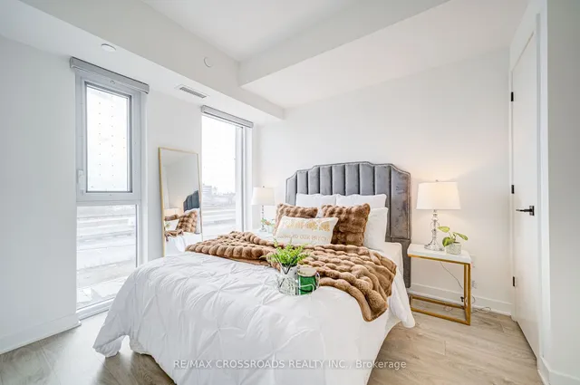Additional property image - 36 Zorra St Unit 209