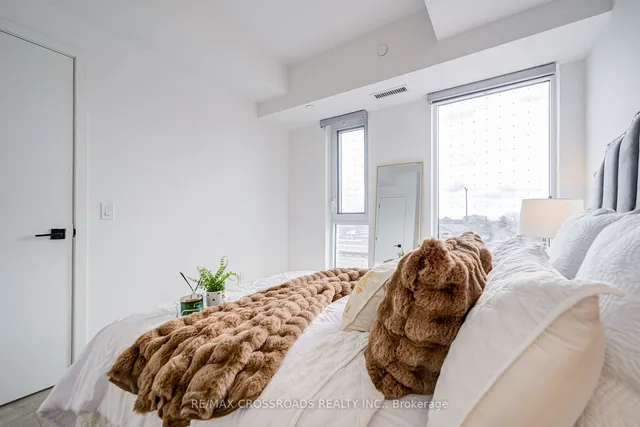 Additional property image - 36 Zorra St Unit 209