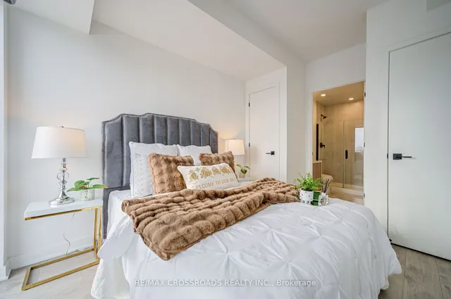 Additional property image - 36 Zorra St Unit 209