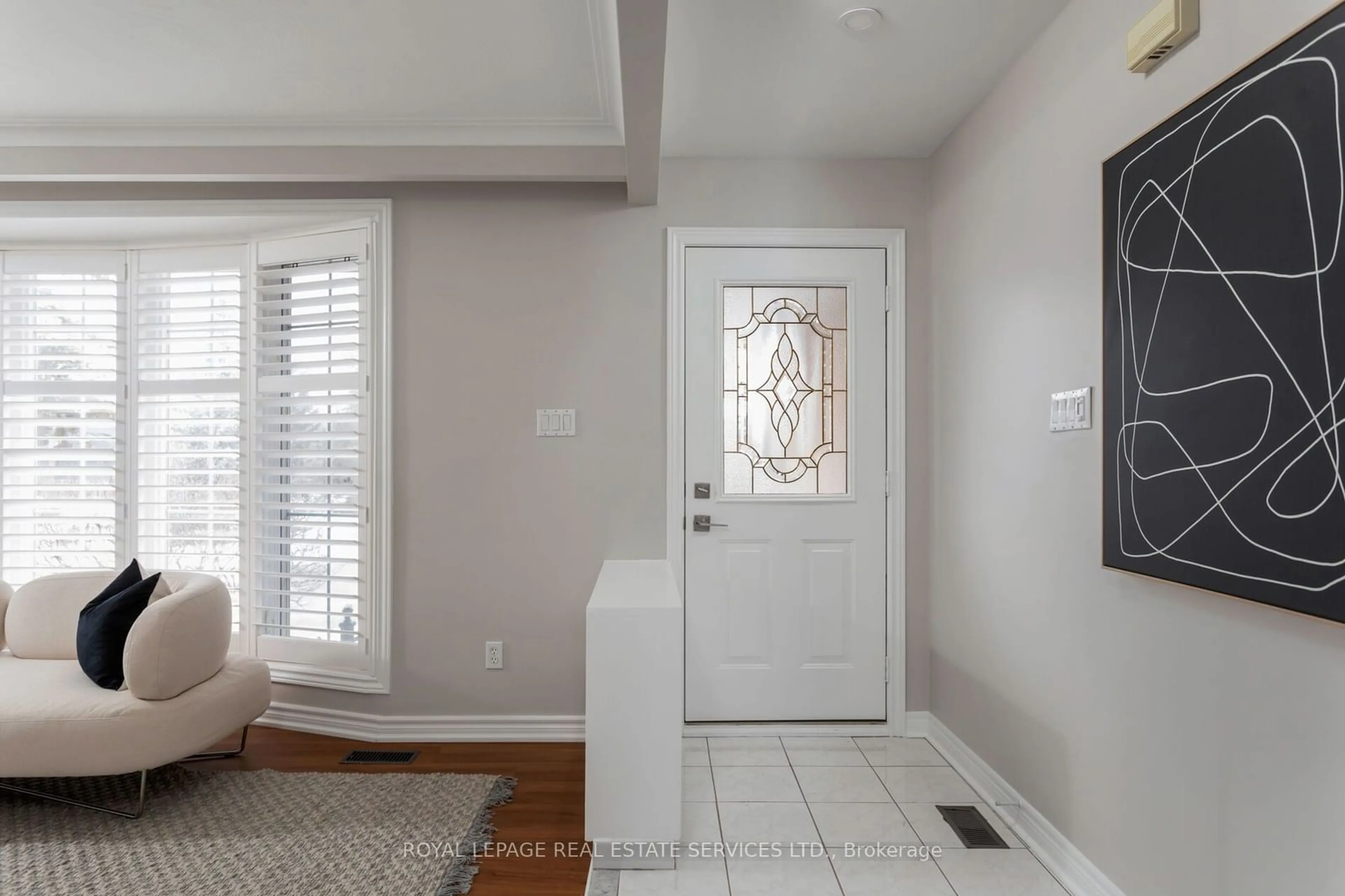 Indoor entryway for 1181 Newton Rd, Oakville Ontario L6H 2A1