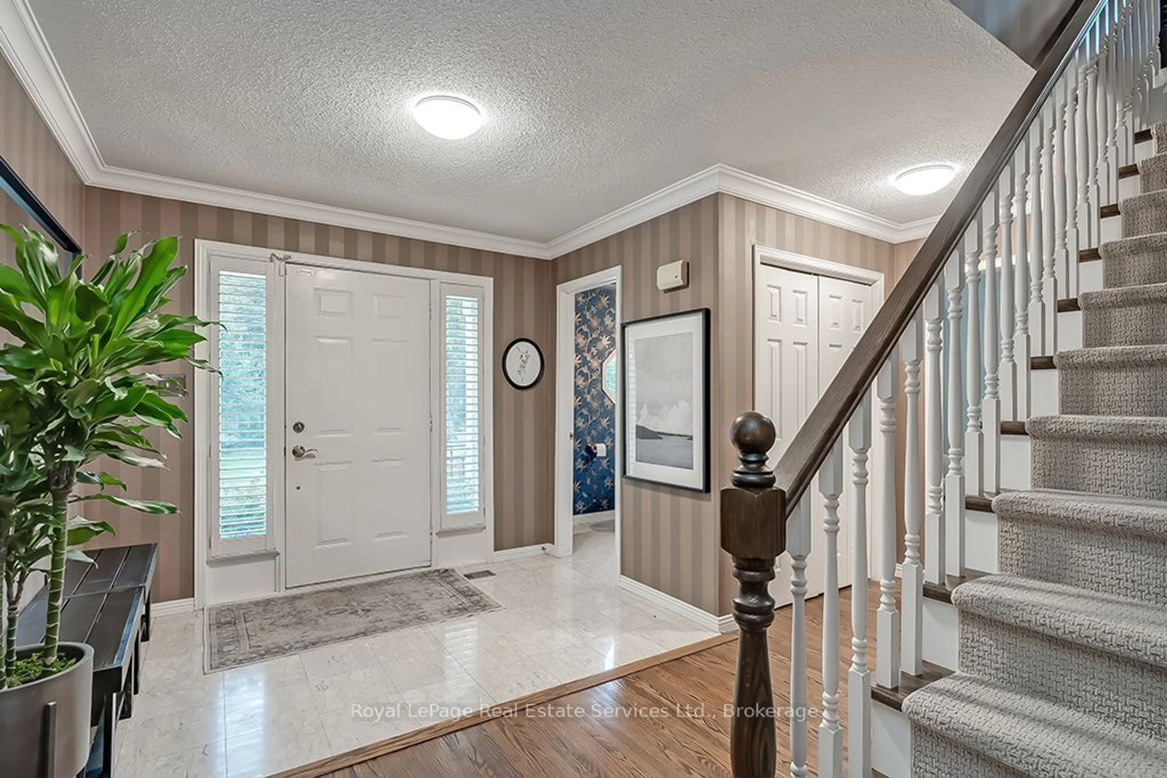 Indoor entryway for 67 Raymar Pl, Oakville Ontario L6J 6M1