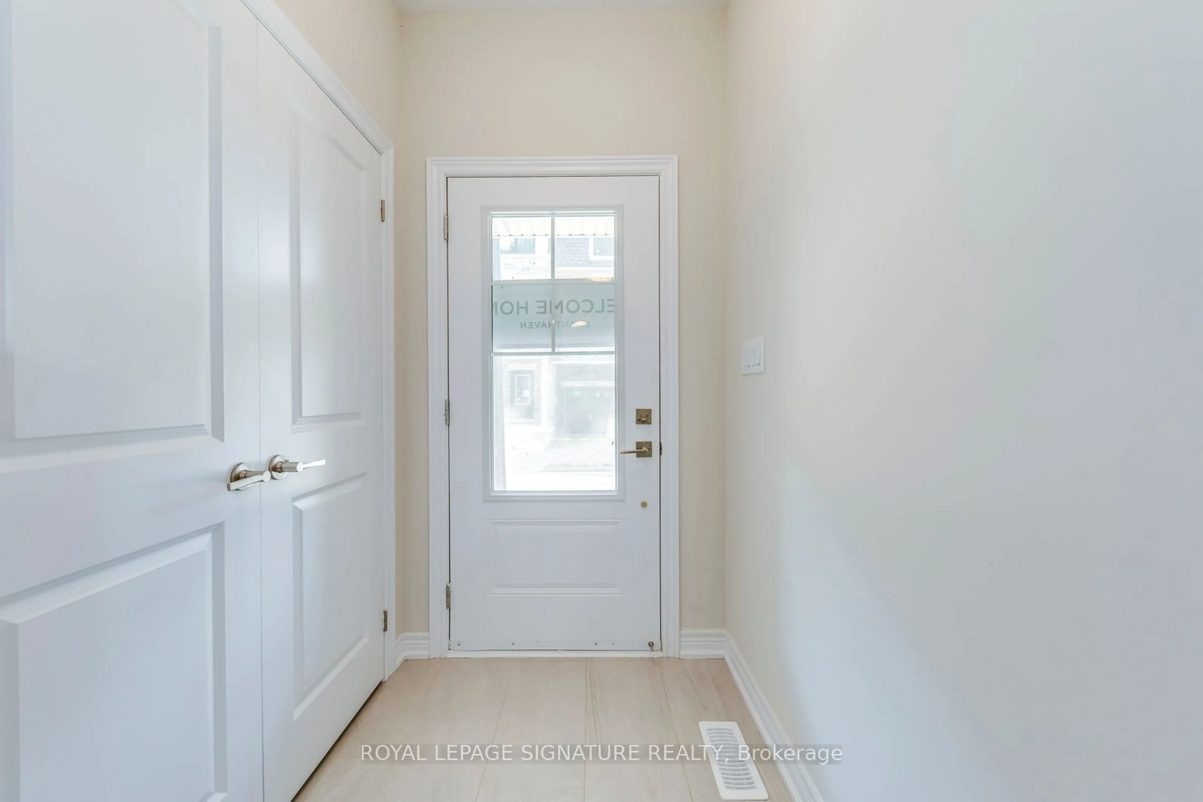 Indoor entryway for 23 Folcroft St, Brampton Ontario L6Y 0B6