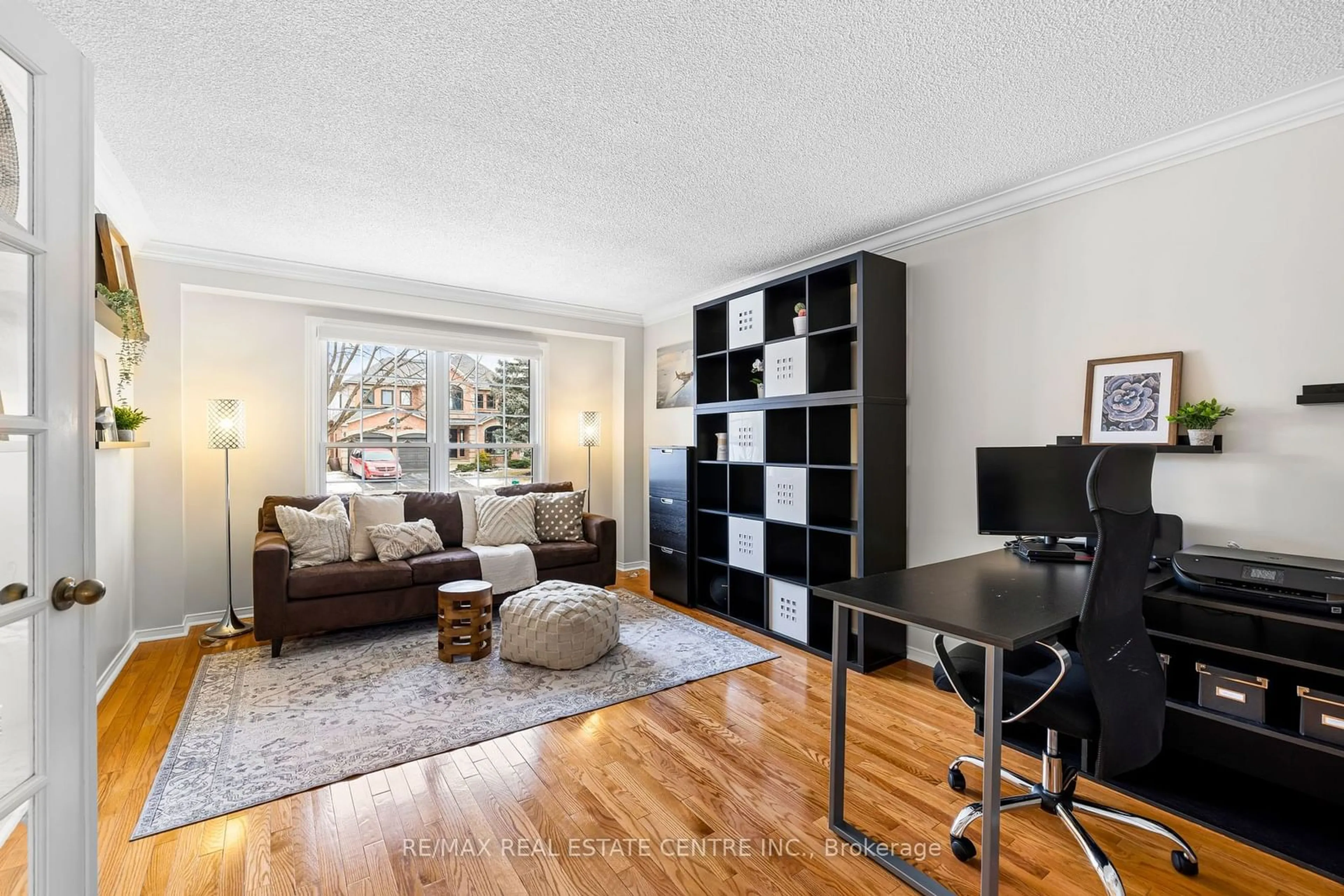 Living room with furniture, unknown for 2112 Berwick Dr, Burlington Ontario L7M 4B3